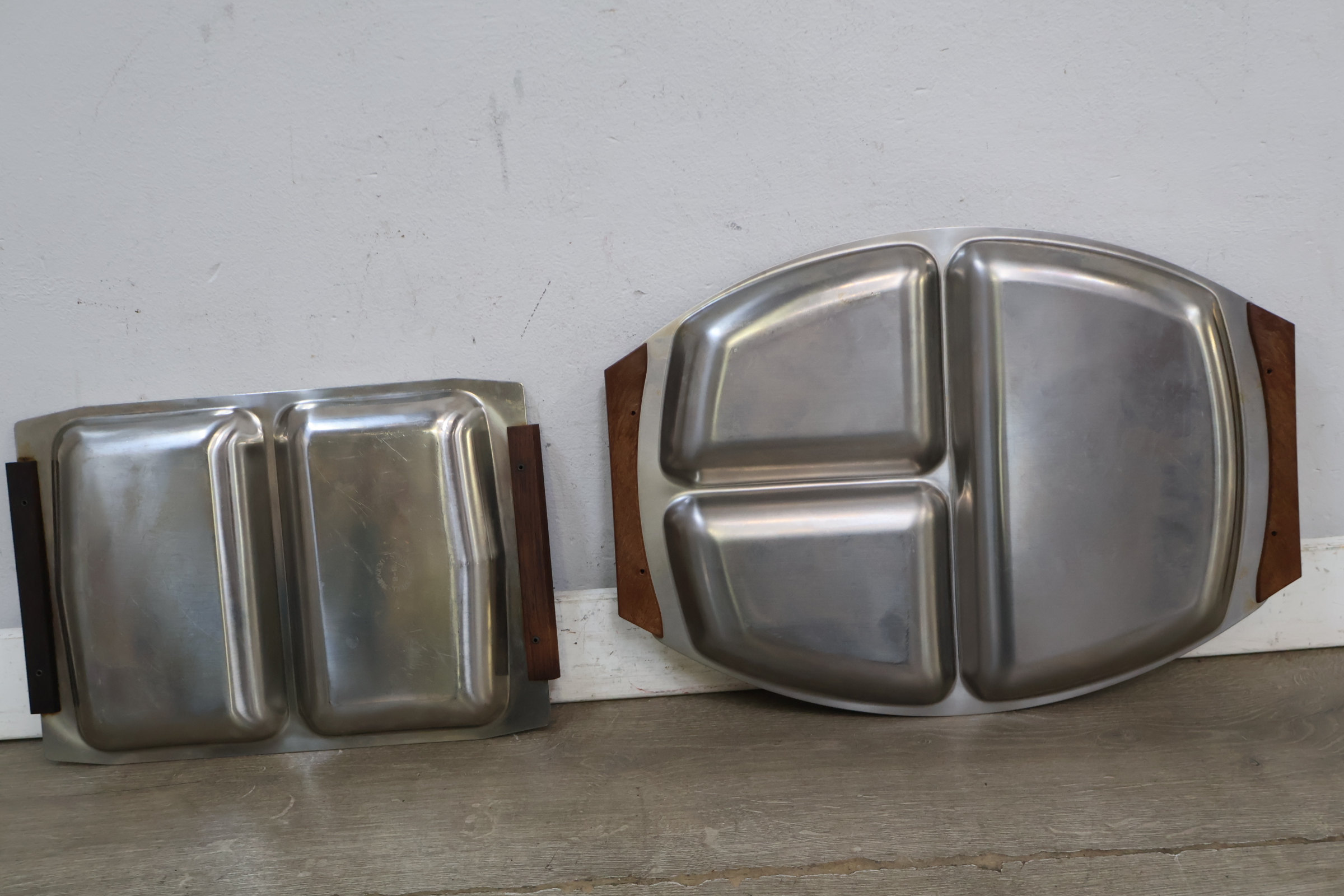 Set roestvrijstalen serveerschalen met houten handgrepen en bestek – foto 11 – kavel bij GSD Auctions, Zoeterwoude