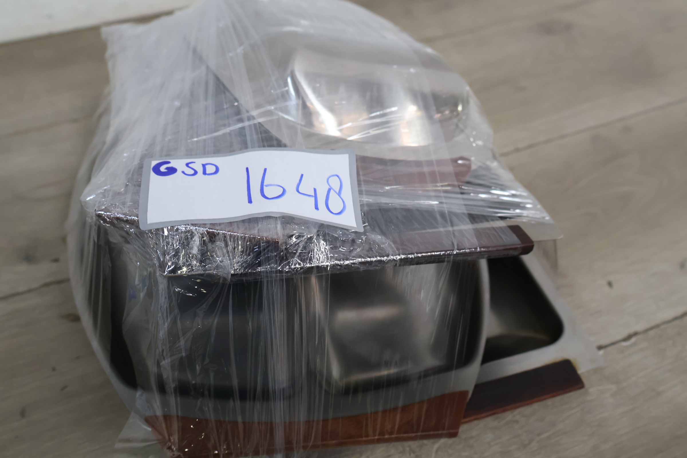 Set roestvrijstalen serveerschalen met houten handgrepen en bestek – foto 17 – kavel bij GSD Auctions, Zoeterwoude