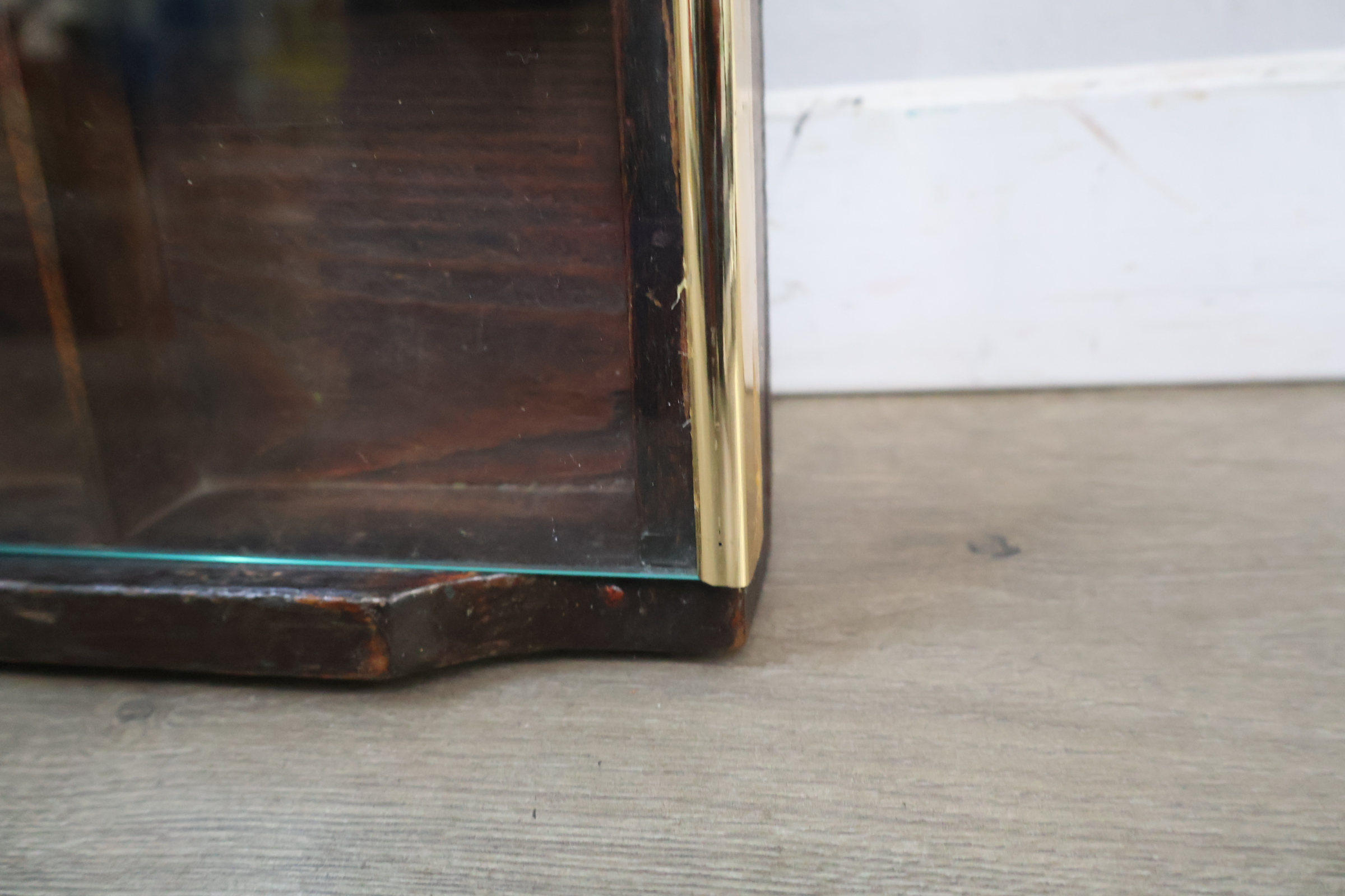 Houten letterbak met glazen voorzijde – foto 6 – kavel bij GSD Auctions, Zoeterwoude