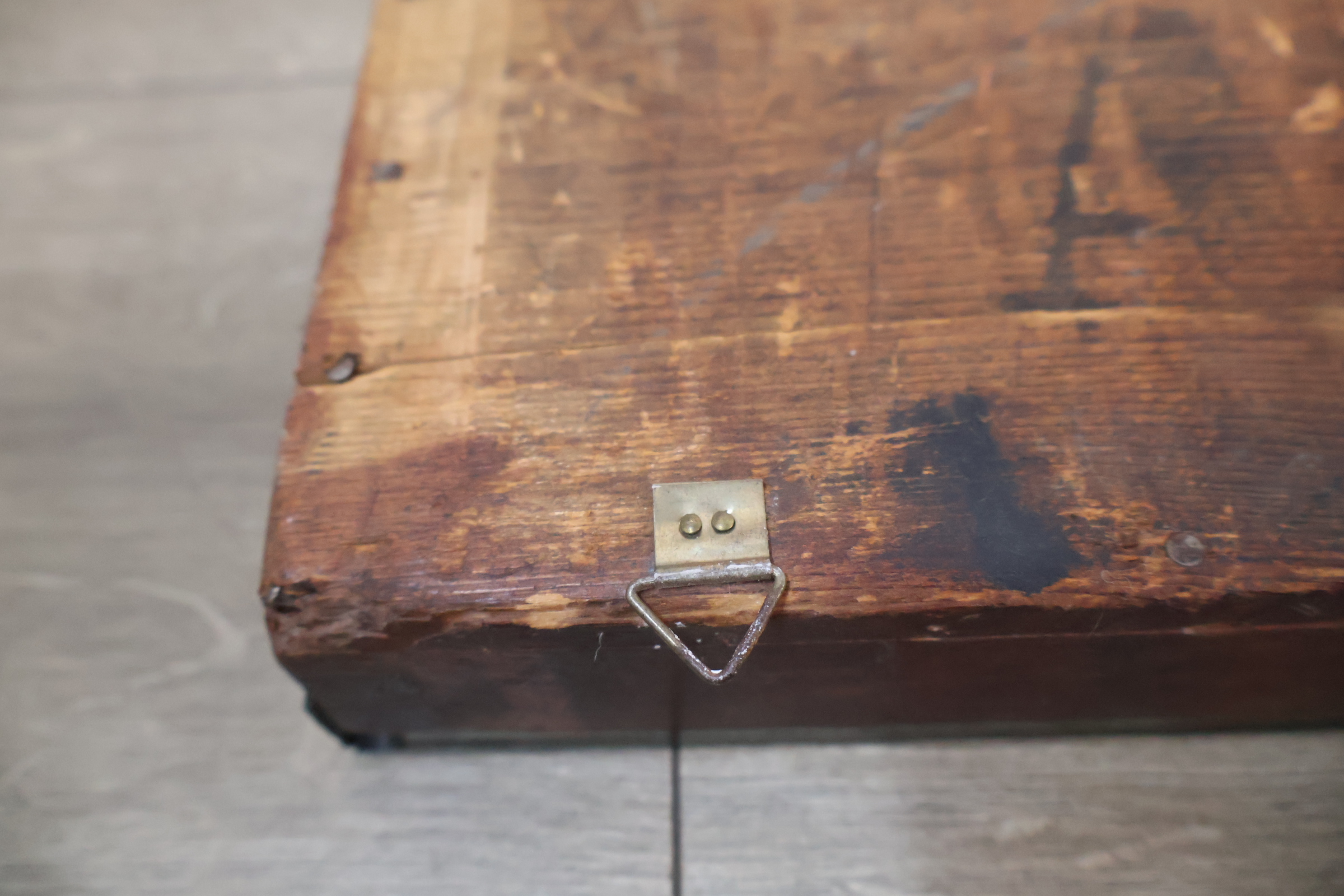 Houten letterbak met glazen voorzijde – foto 17 – kavel bij GSD Auctions, Zoeterwoude