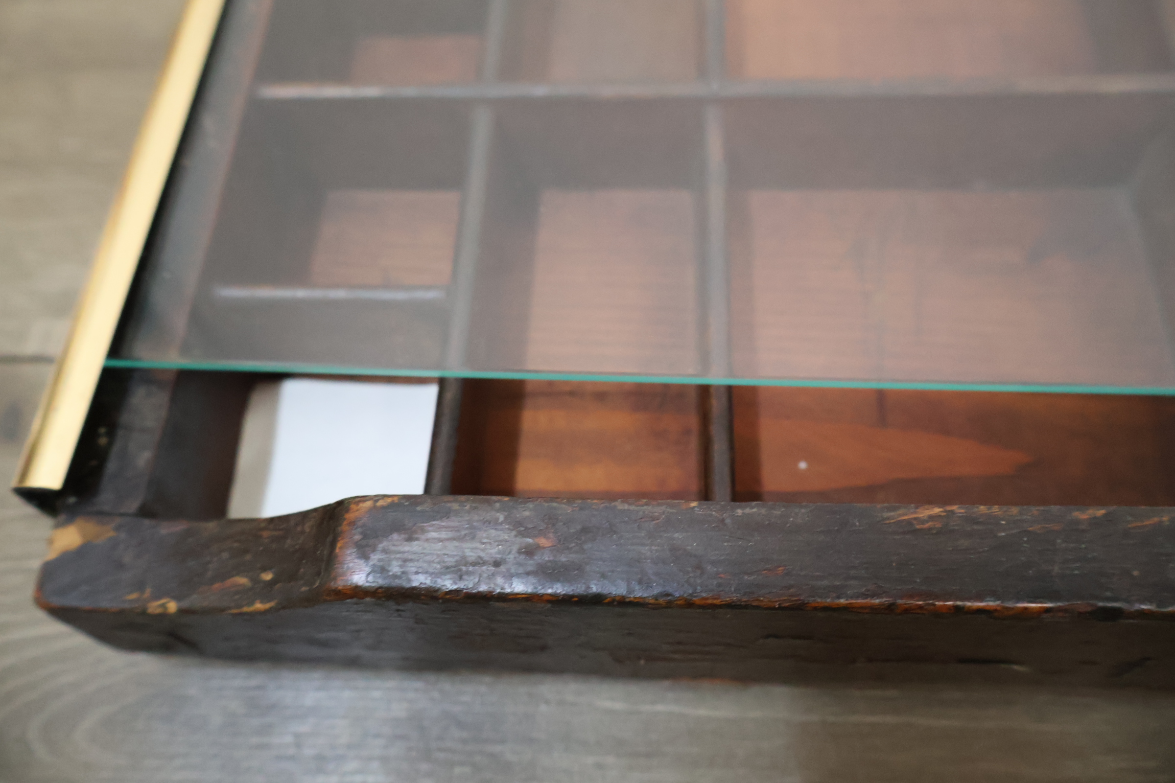 Houten letterbak met glazen voorzijde – foto 21 – kavel bij GSD Auctions, Zoeterwoude