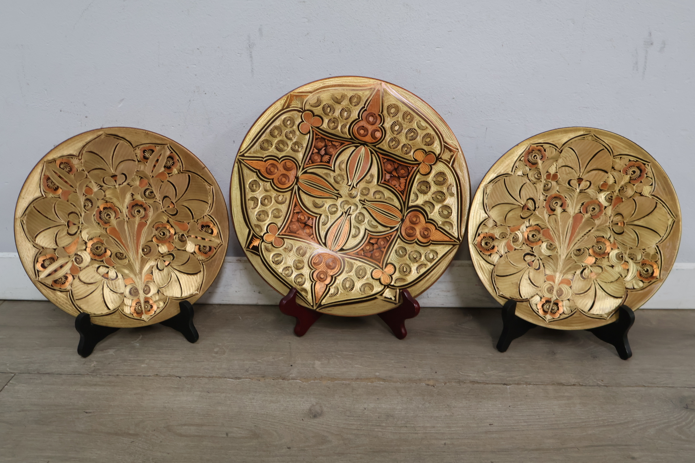 Set antieke goudkleurige decoratieve schalen en sierlijke schaal – foto 7 – kavel bij GSD Auctions, Zoeterwoude
