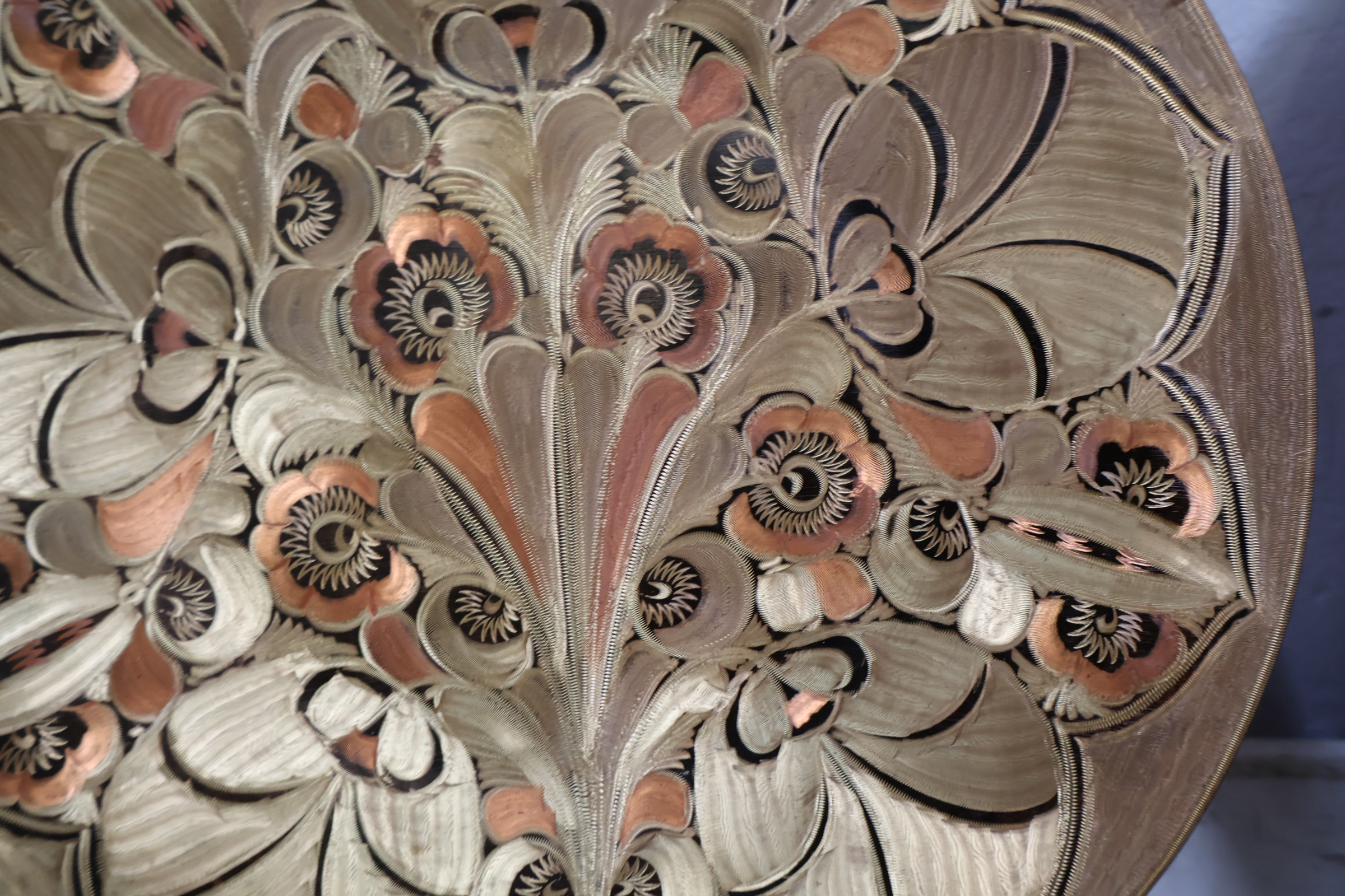 Set antieke goudkleurige decoratieve schalen en sierlijke schaal – foto 10 – kavel bij GSD Auctions, Zoeterwoude
