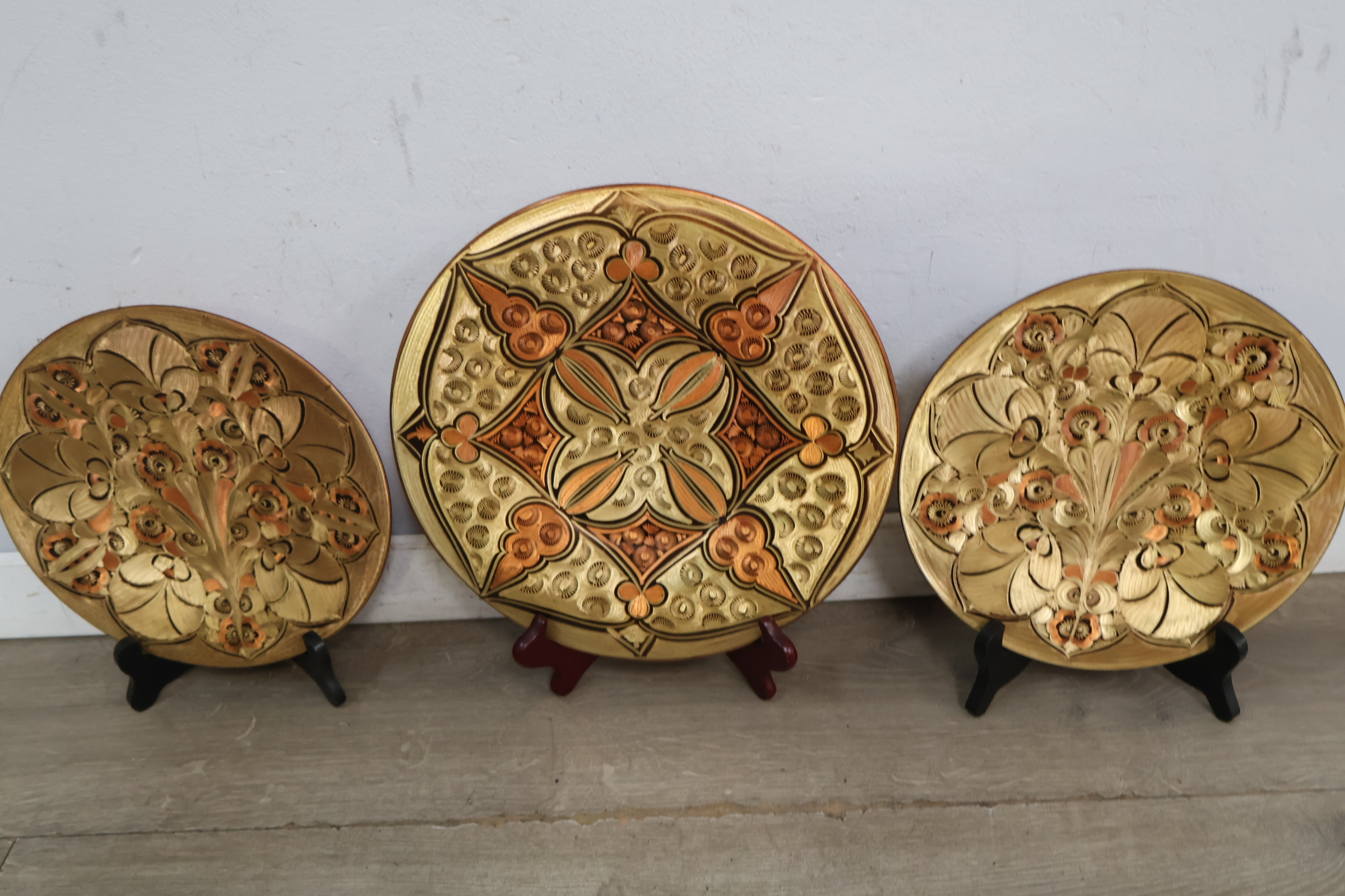 Set antieke goudkleurige decoratieve schalen en sierlijke schaal – foto 11 – kavel bij GSD Auctions, Zoeterwoude