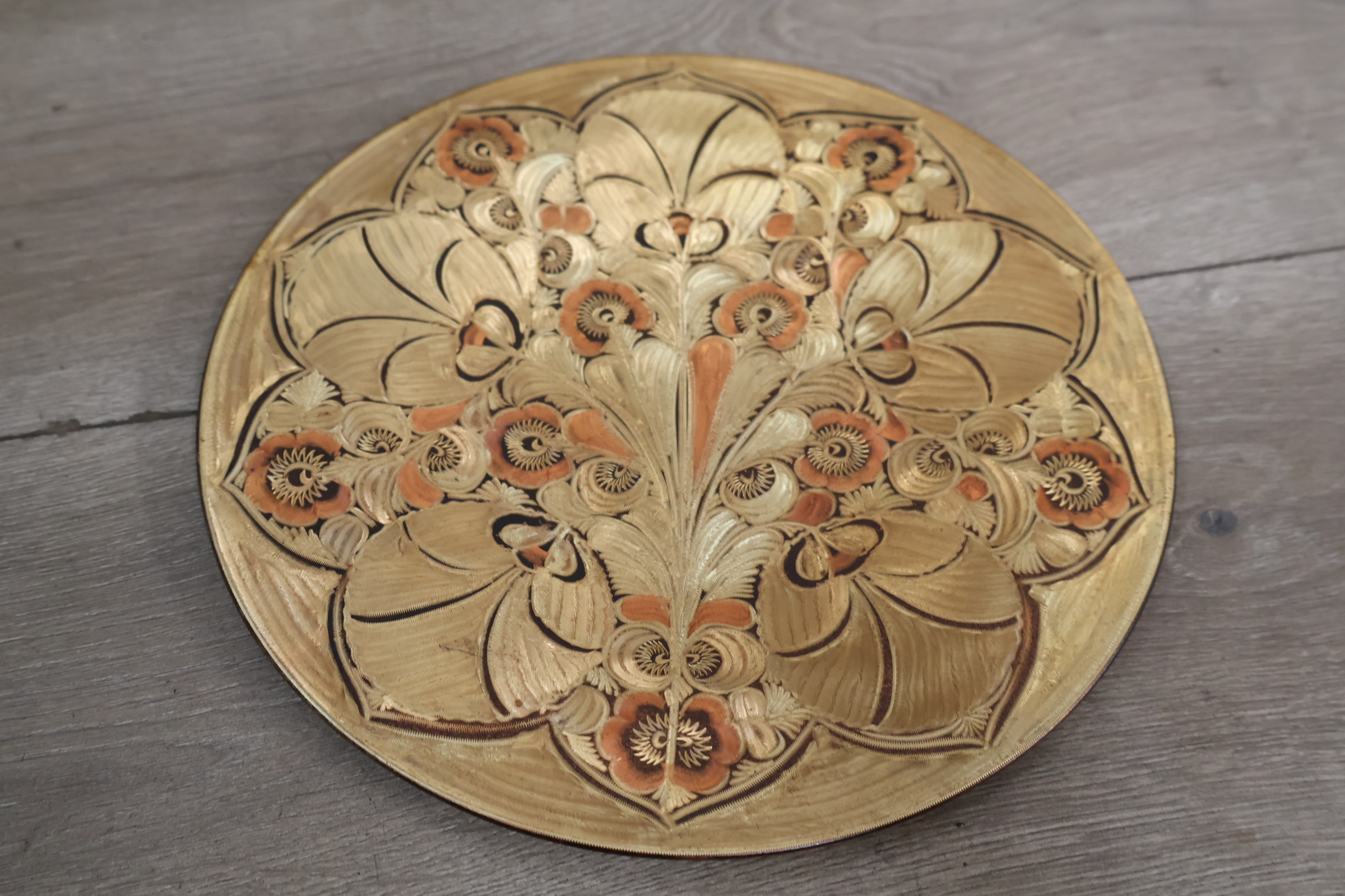 Set antieke goudkleurige decoratieve schalen en sierlijke schaal – foto 12 – kavel bij GSD Auctions, Zoeterwoude