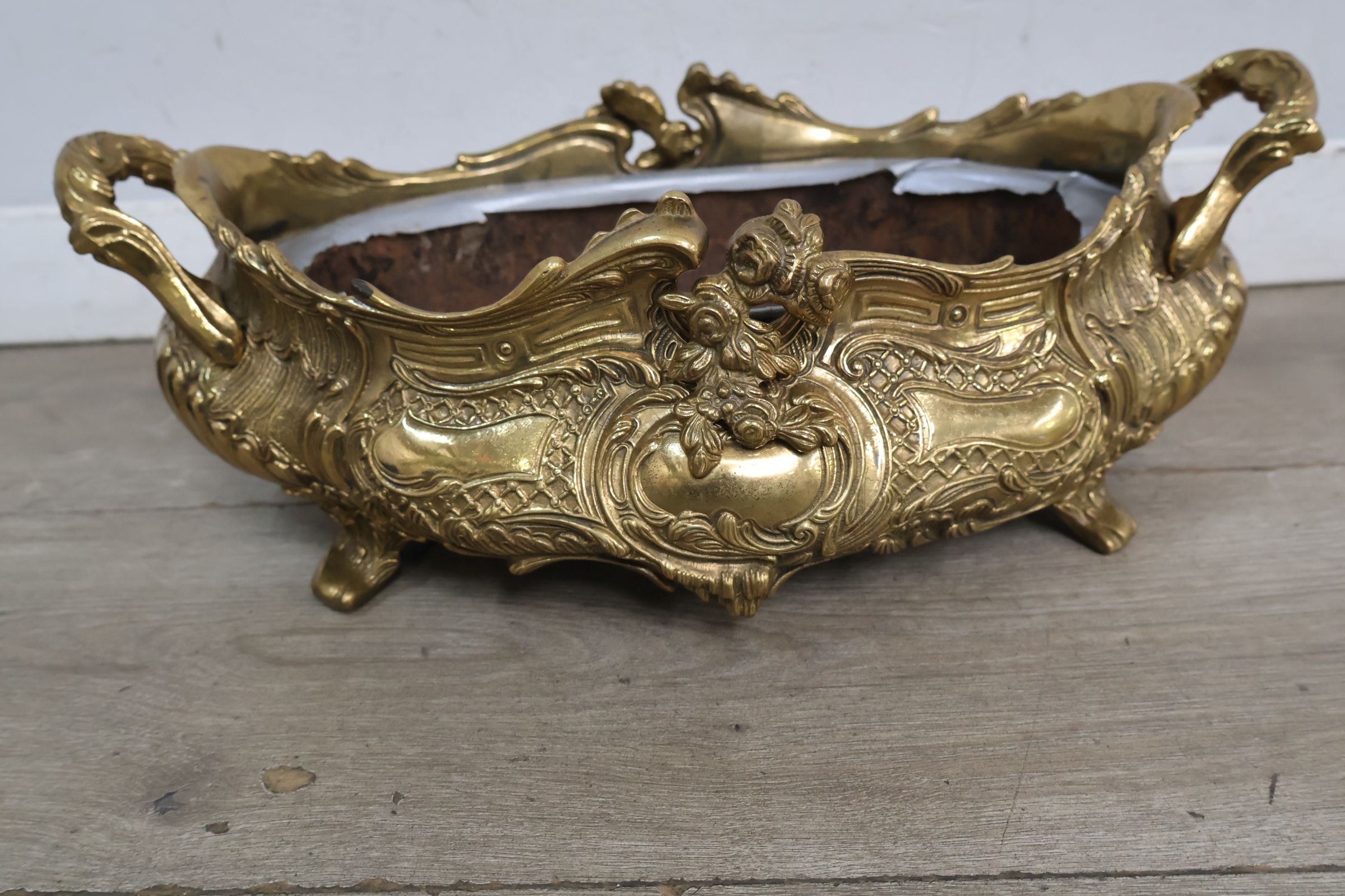 Set antieke goudkleurige decoratieve schalen en sierlijke schaal – foto 16 – kavel bij GSD Auctions, Zoeterwoude