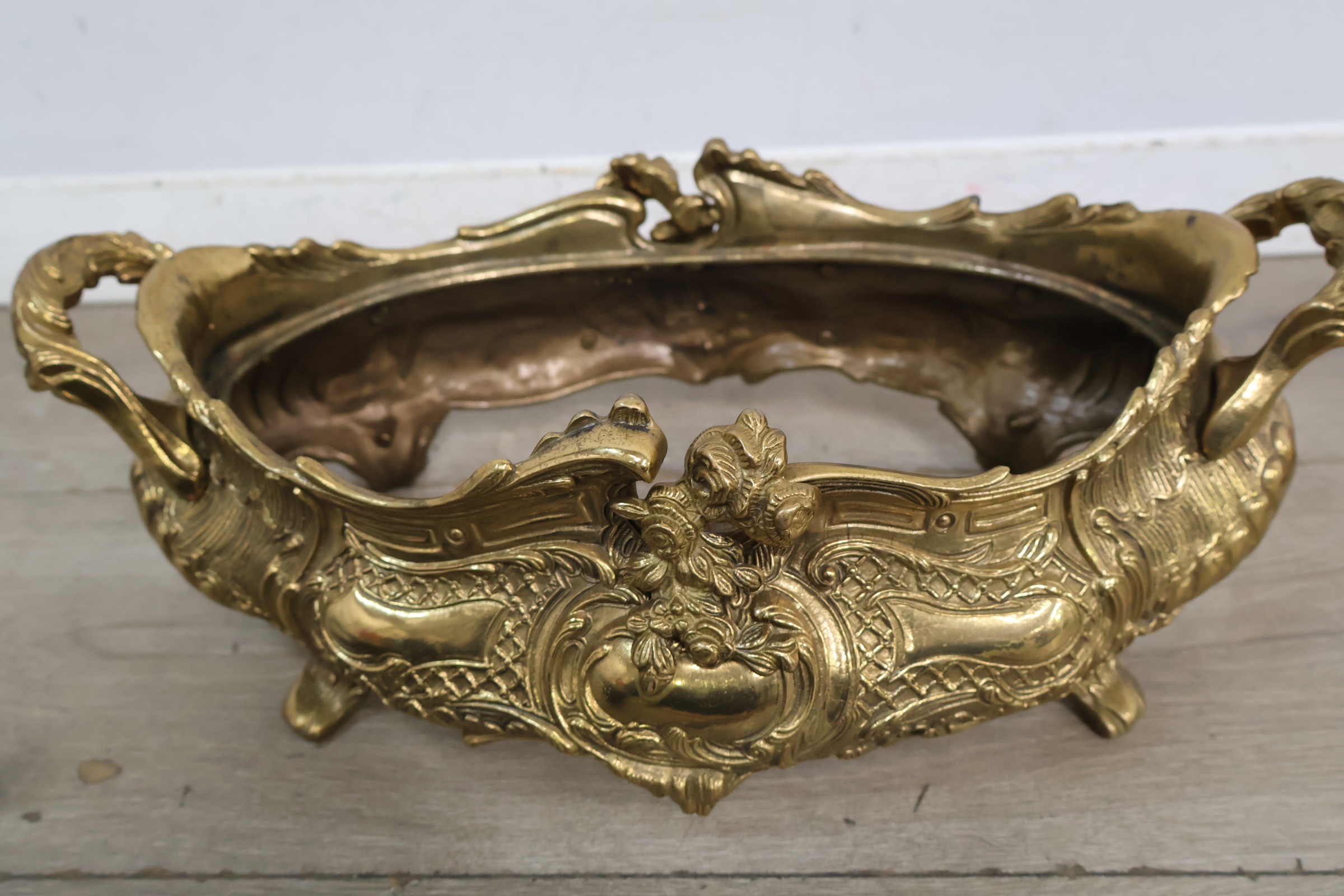 Set antieke goudkleurige decoratieve schalen en sierlijke schaal – foto 19 – kavel bij GSD Auctions, Zoeterwoude