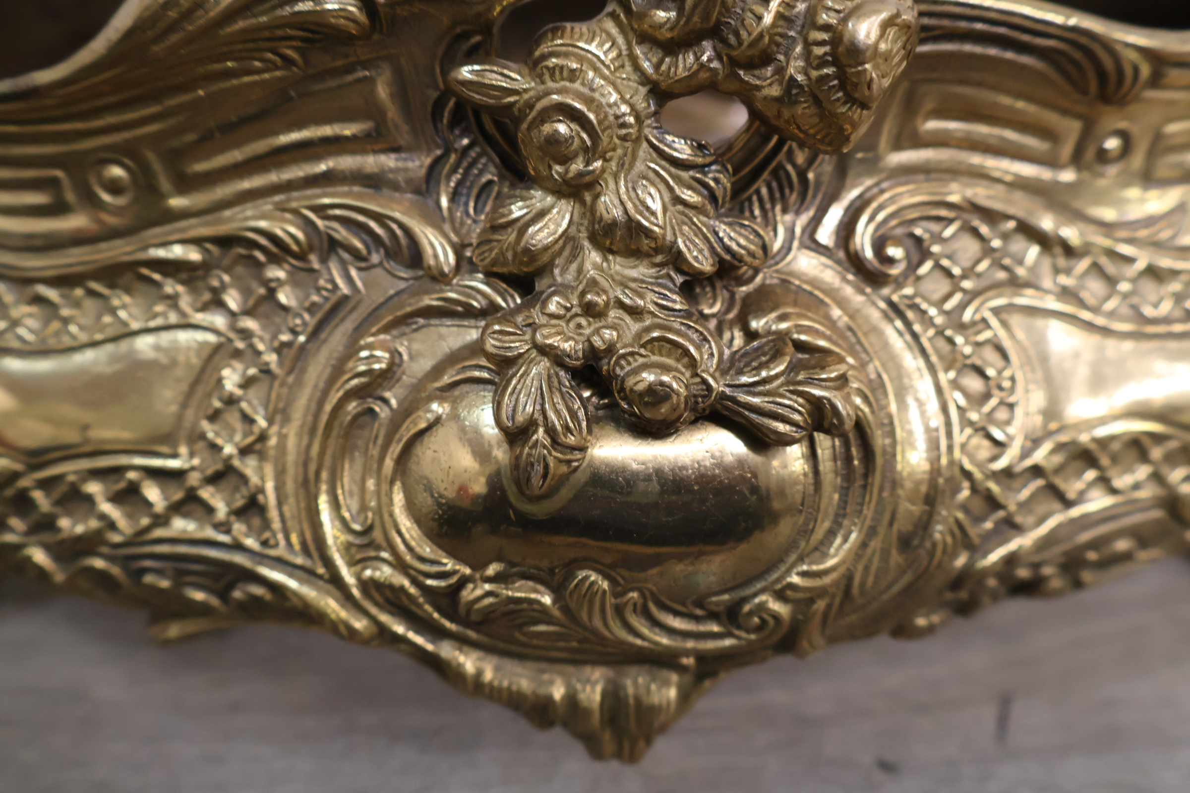 Set antieke goudkleurige decoratieve schalen en sierlijke schaal – foto 20 – kavel bij GSD Auctions, Zoeterwoude