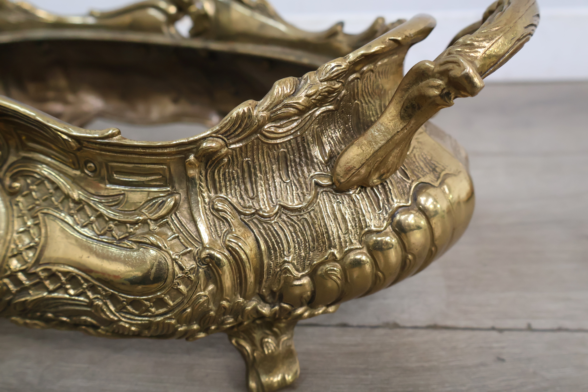 Set antieke goudkleurige decoratieve schalen en sierlijke schaal – foto 21 – kavel bij GSD Auctions, Zoeterwoude