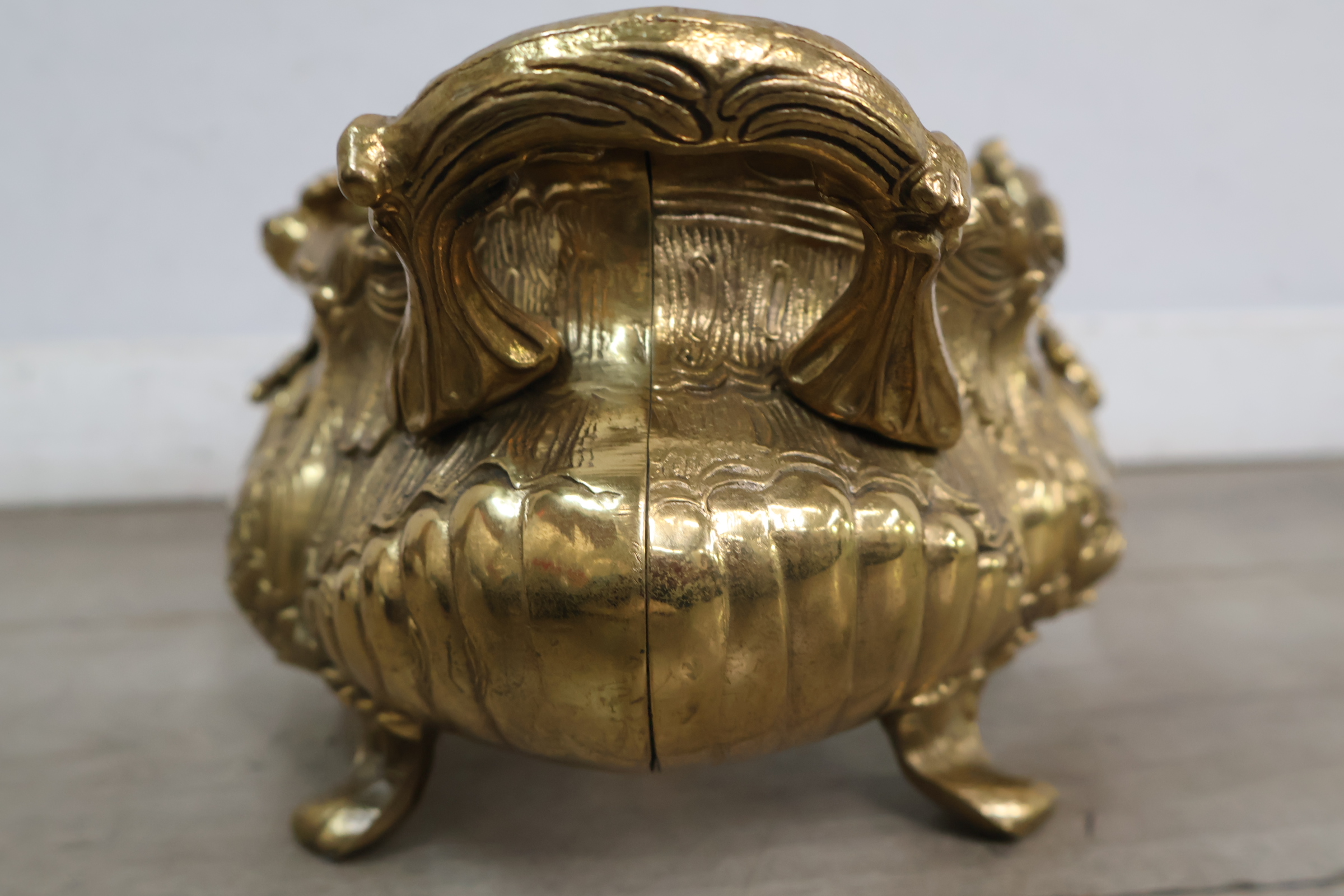 Set antieke goudkleurige decoratieve schalen en sierlijke schaal – foto 22 – kavel bij GSD Auctions, Zoeterwoude