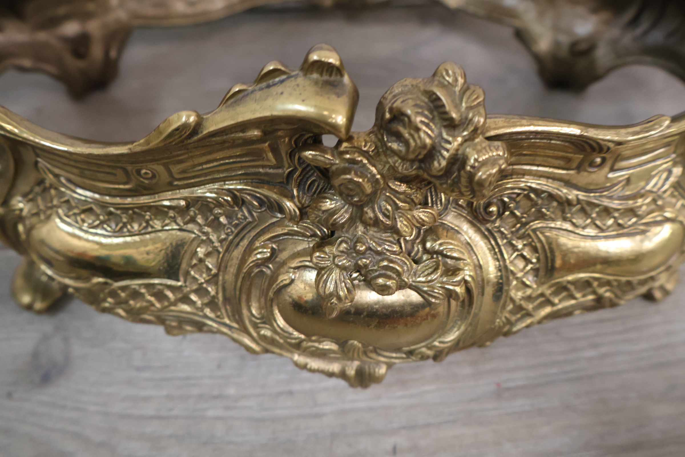 Set antieke goudkleurige decoratieve schalen en sierlijke schaal – foto 23 – kavel bij GSD Auctions, Zoeterwoude