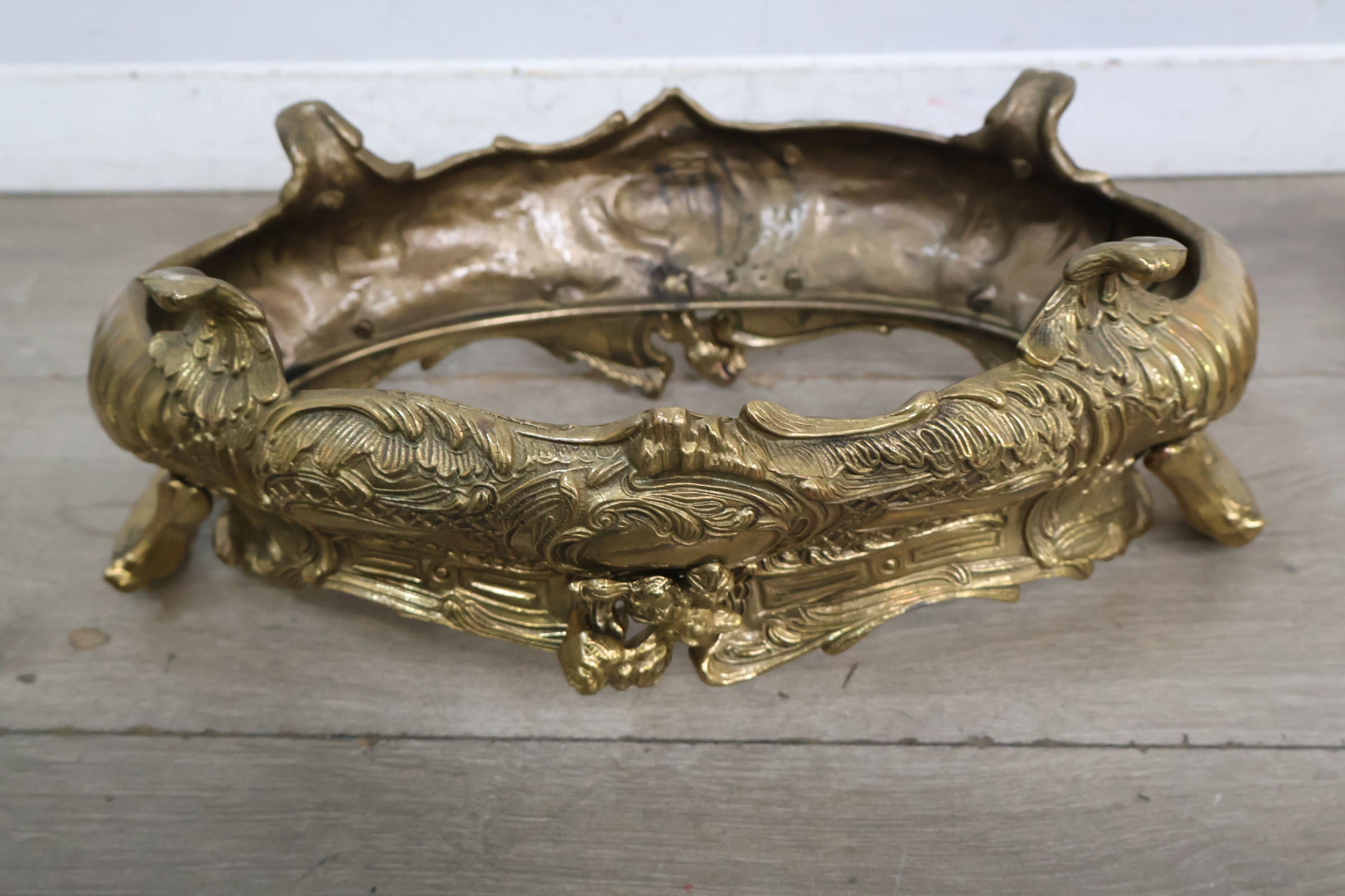 Set antieke goudkleurige decoratieve schalen en sierlijke schaal – foto 24 – kavel bij GSD Auctions, Zoeterwoude