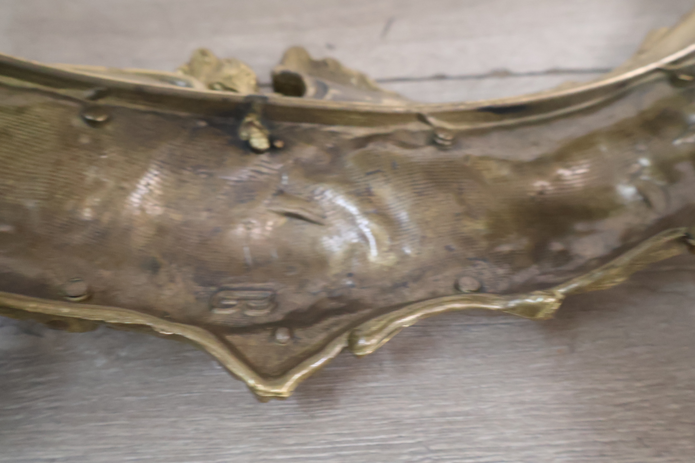 Set antieke goudkleurige decoratieve schalen en sierlijke schaal – foto 25 – kavel bij GSD Auctions, Zoeterwoude