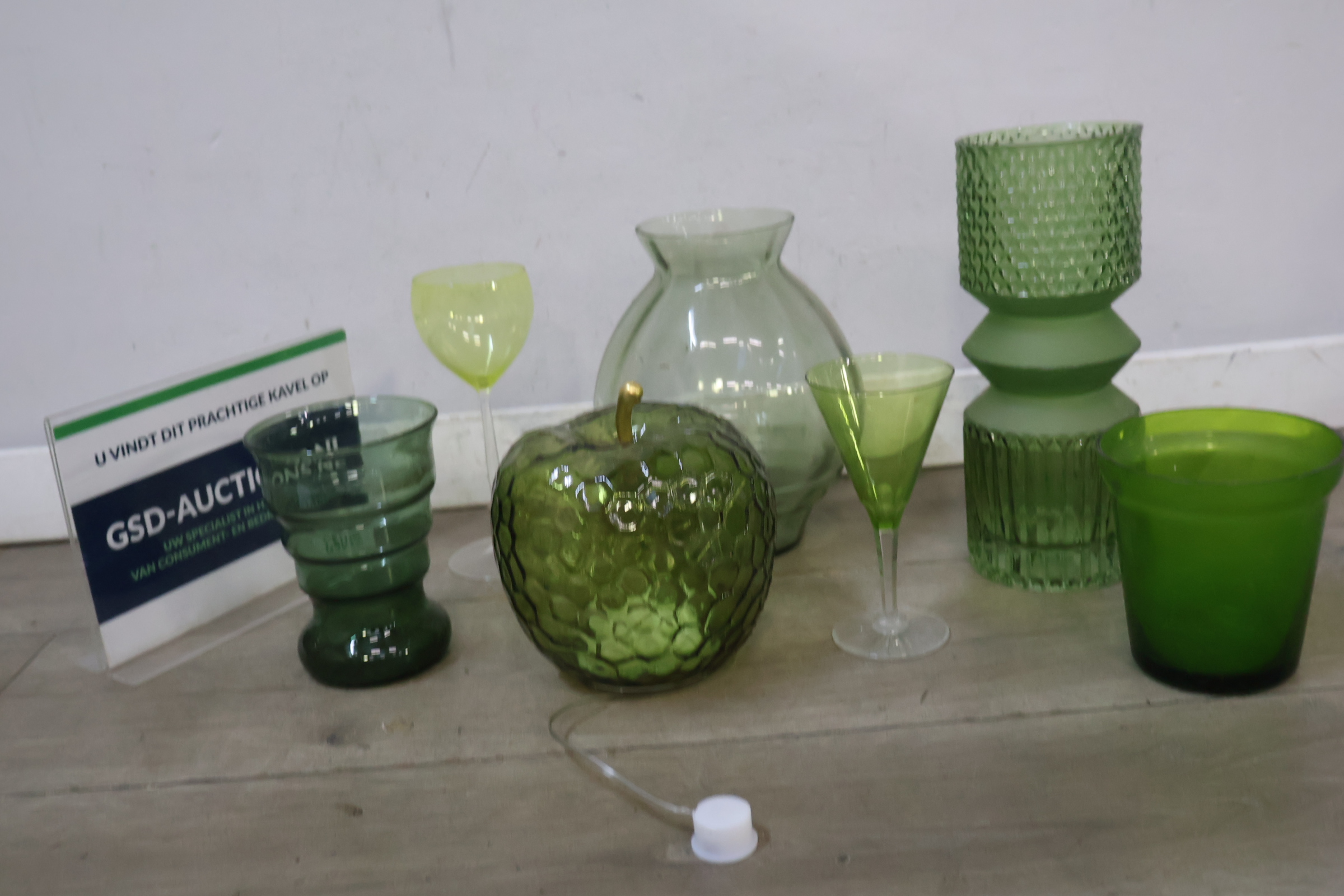 Verzameling Groen Glaswerk – foto 2 – kavel bij GSD Auctions, Zoeterwoude
