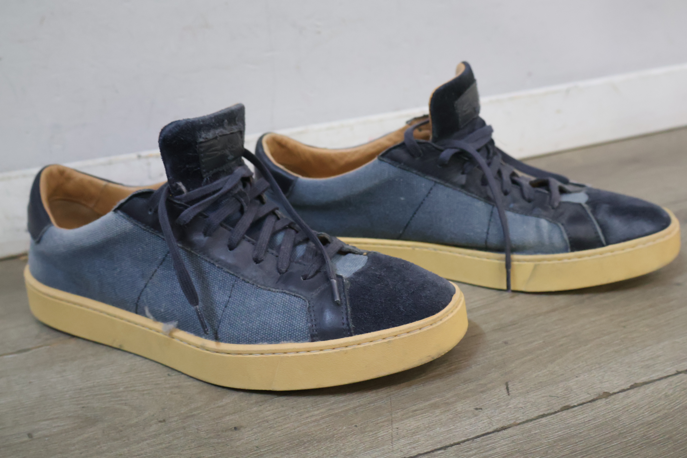 Santani sneakers - Maat 9,5 – foto 4 – kavel bij GSD Auctions, Zoeterwoude