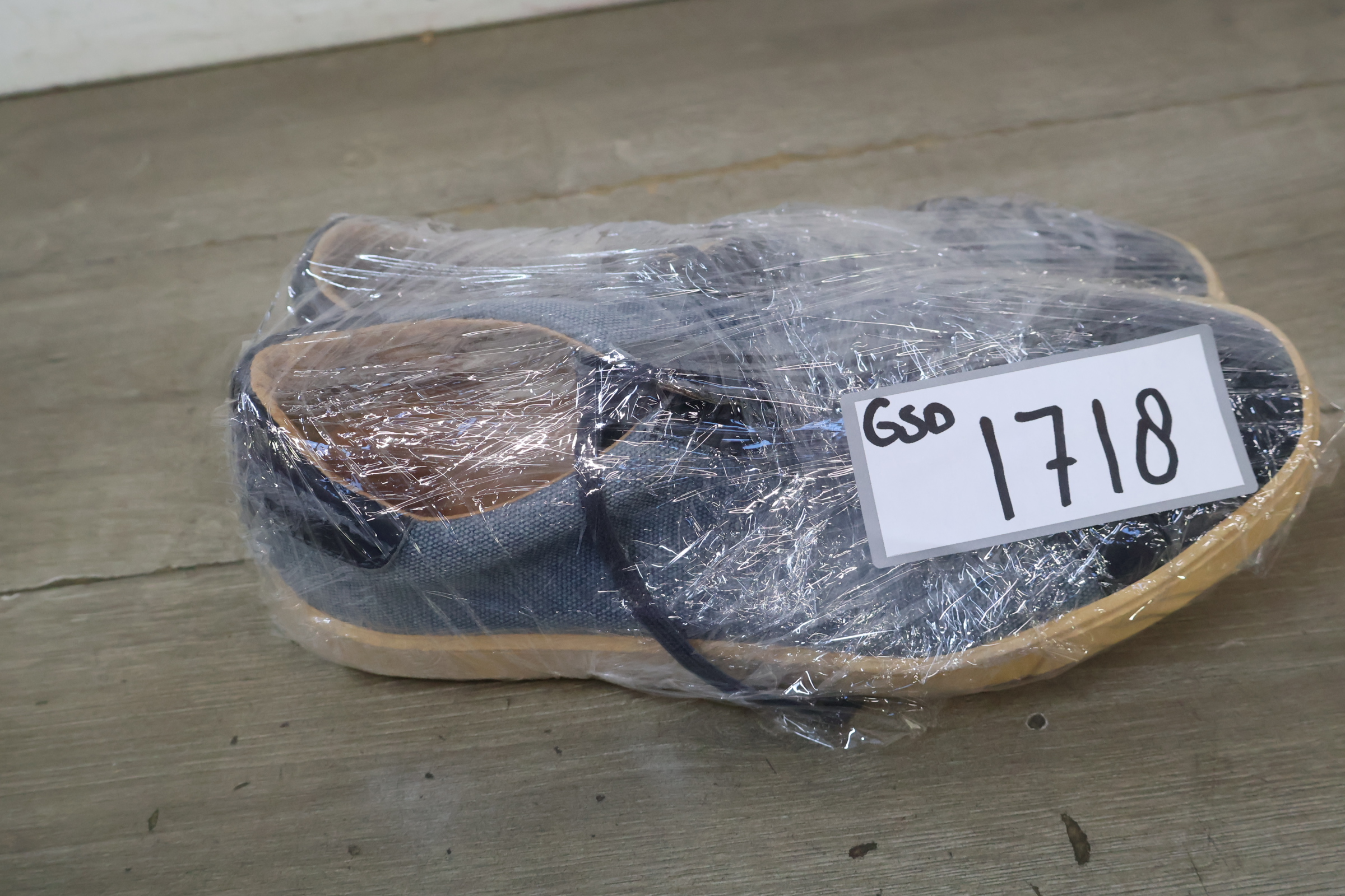Santani sneakers - Maat 9,5 – foto 18 – kavel bij GSD Auctions, Zoeterwoude
