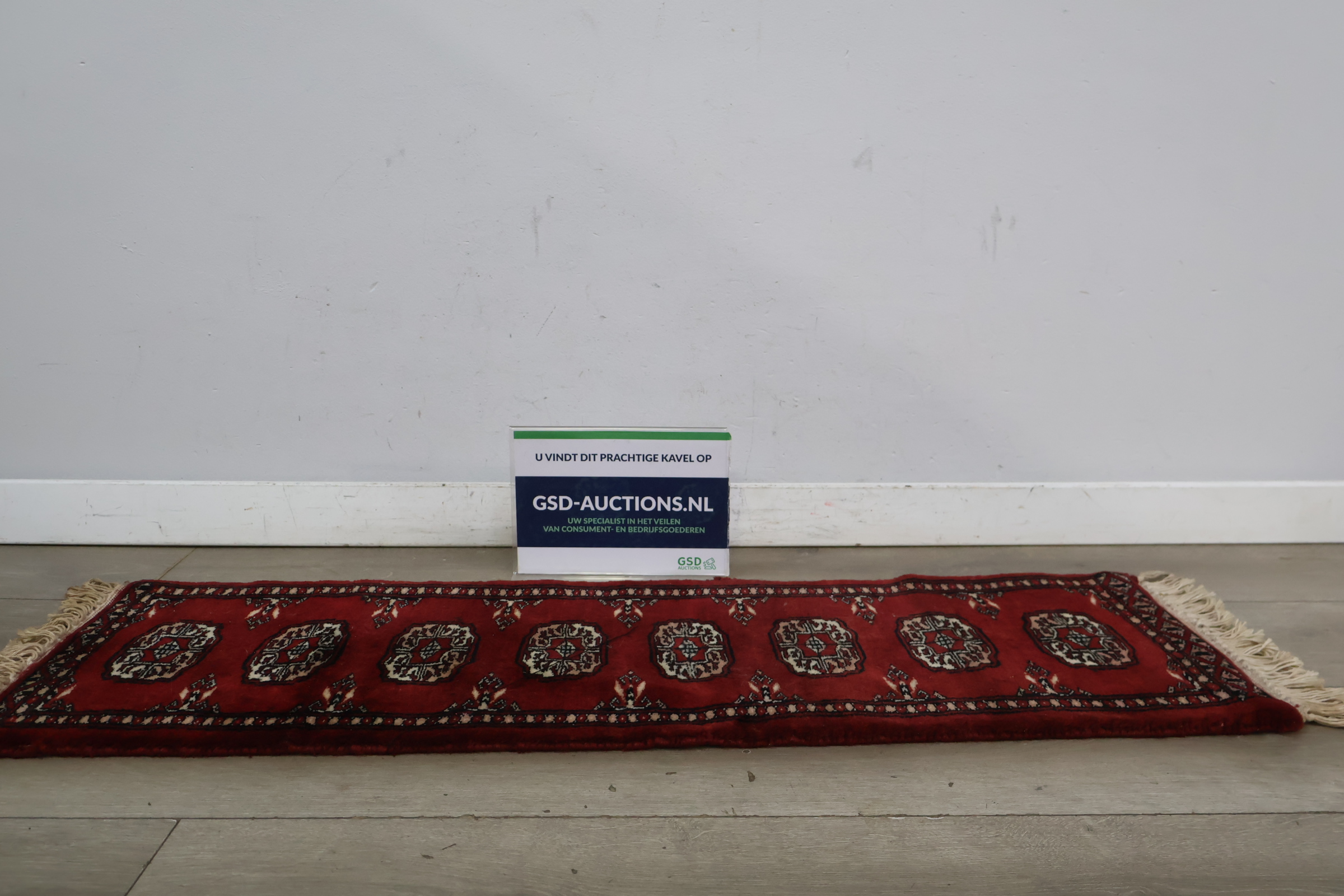 Rode loper met decoratief patroon – foto 2 – kavel bij GSD Auctions, Zoeterwoude