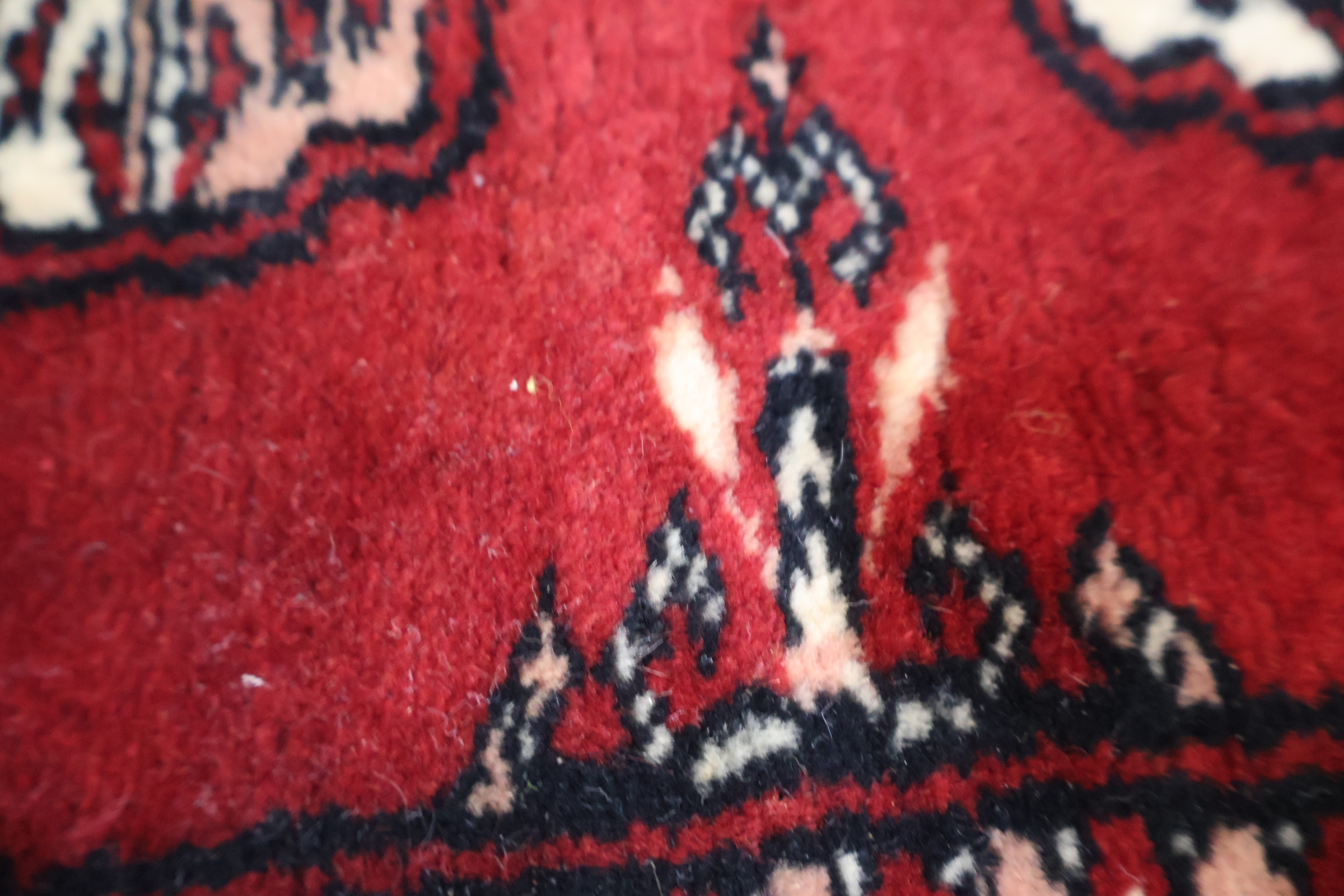 Rode loper met decoratief patroon – foto 6 – kavel bij GSD Auctions, Zoeterwoude