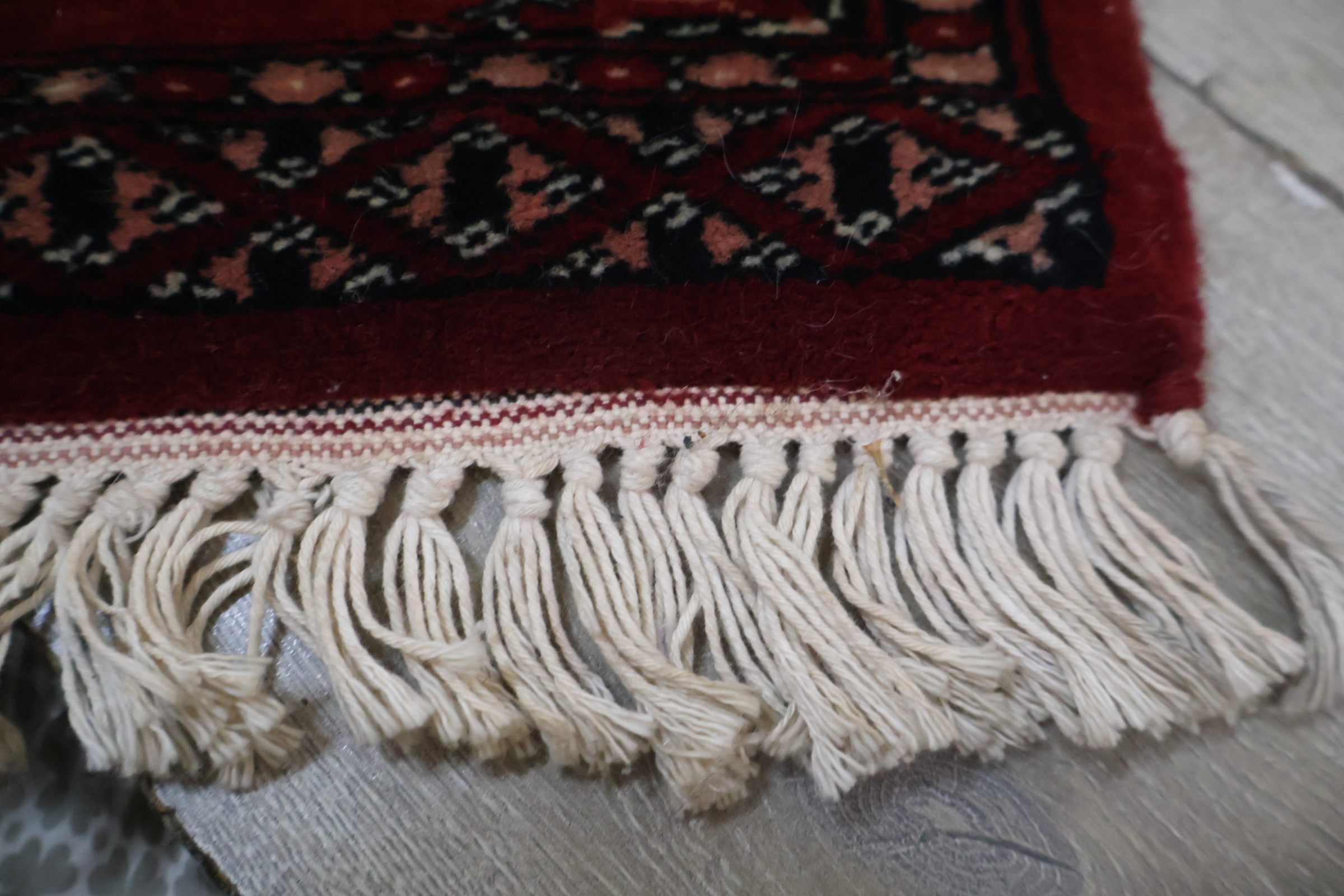 Rode loper met decoratief patroon – foto 8 – kavel bij GSD Auctions, Zoeterwoude