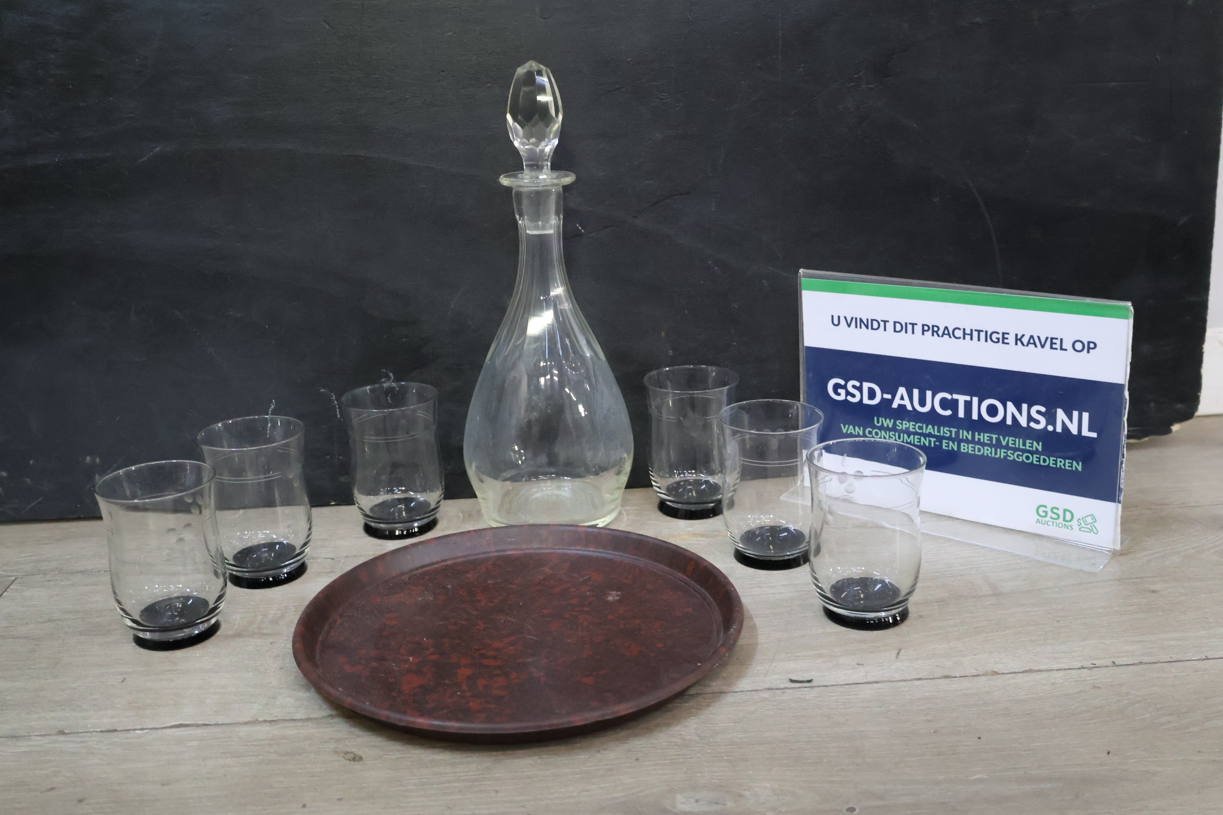 Karaf met zes glazen op dienblad – foto 2 – kavel bij GSD Auctions, Zoeterwoude