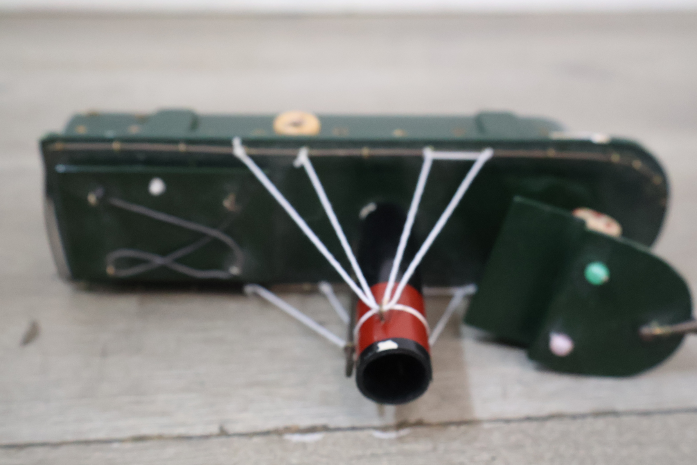 Set van twee houten modelboten met standaards – foto 16 – kavel bij GSD Auctions, Zoeterwoude