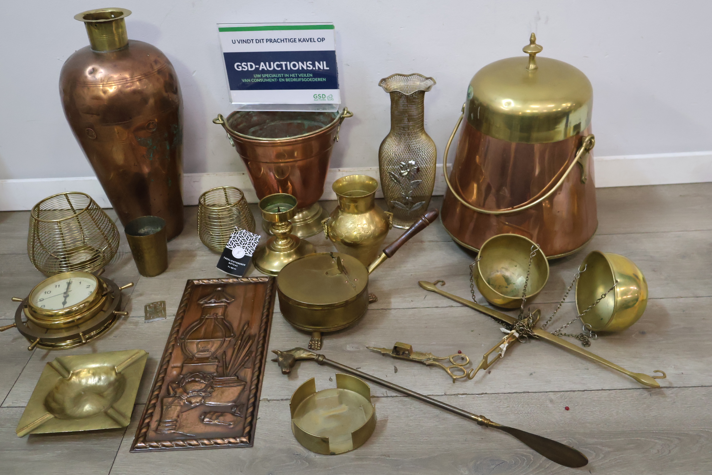 Set koperen en messing decoratieve voorwerpen – foto 2 – kavel bij GSD Auctions, Zoeterwoude