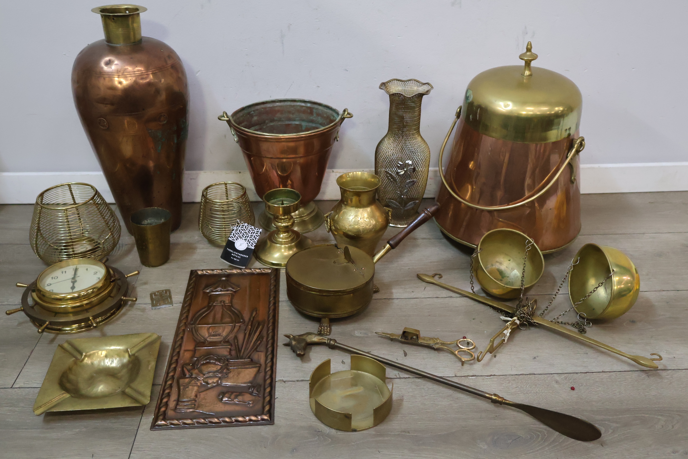 Set koperen en messing decoratieve voorwerpen – foto 4 – kavel bij GSD Auctions, Zoeterwoude