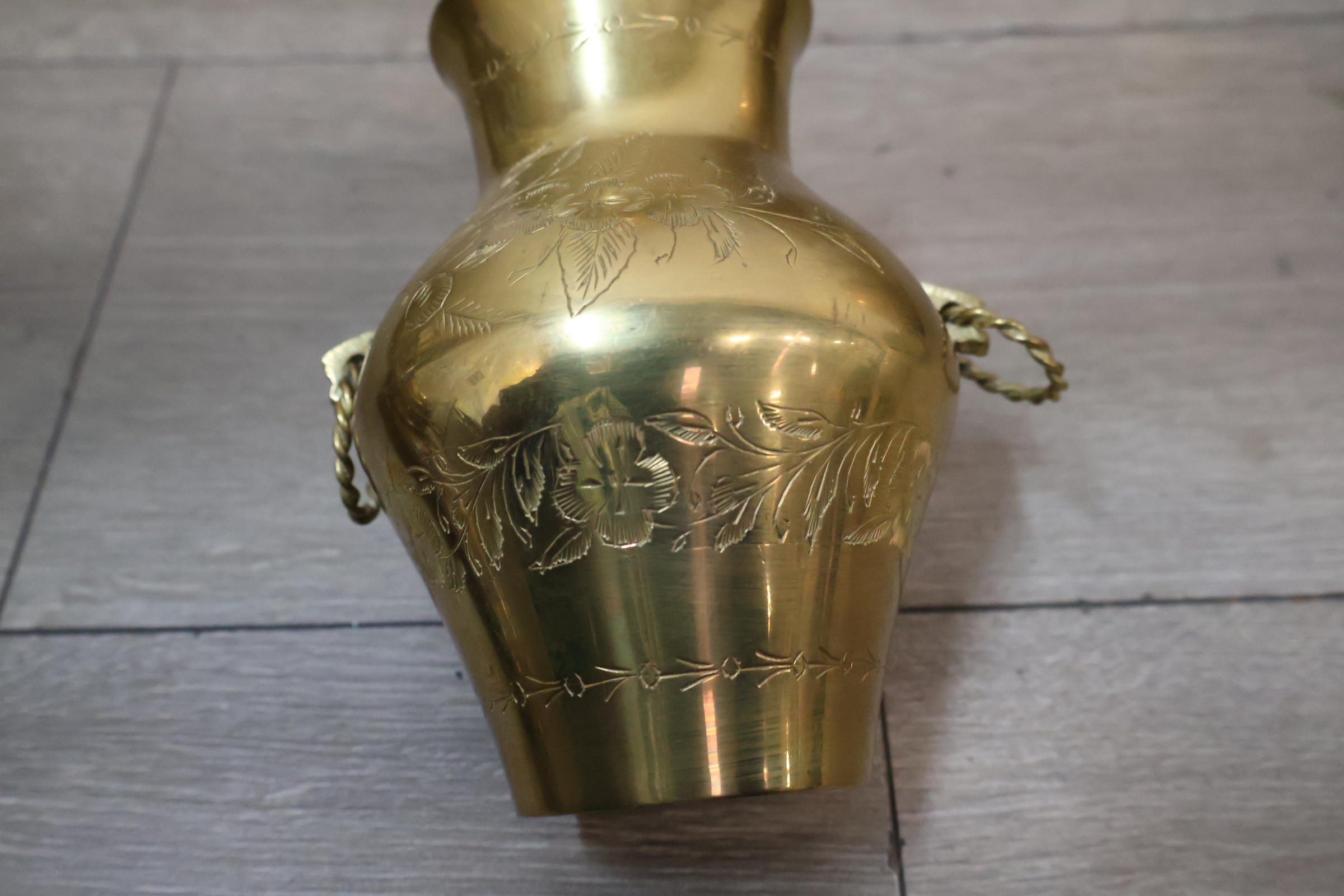 Set koperen en messing decoratieve voorwerpen – foto 12 – kavel bij GSD Auctions, Zoeterwoude