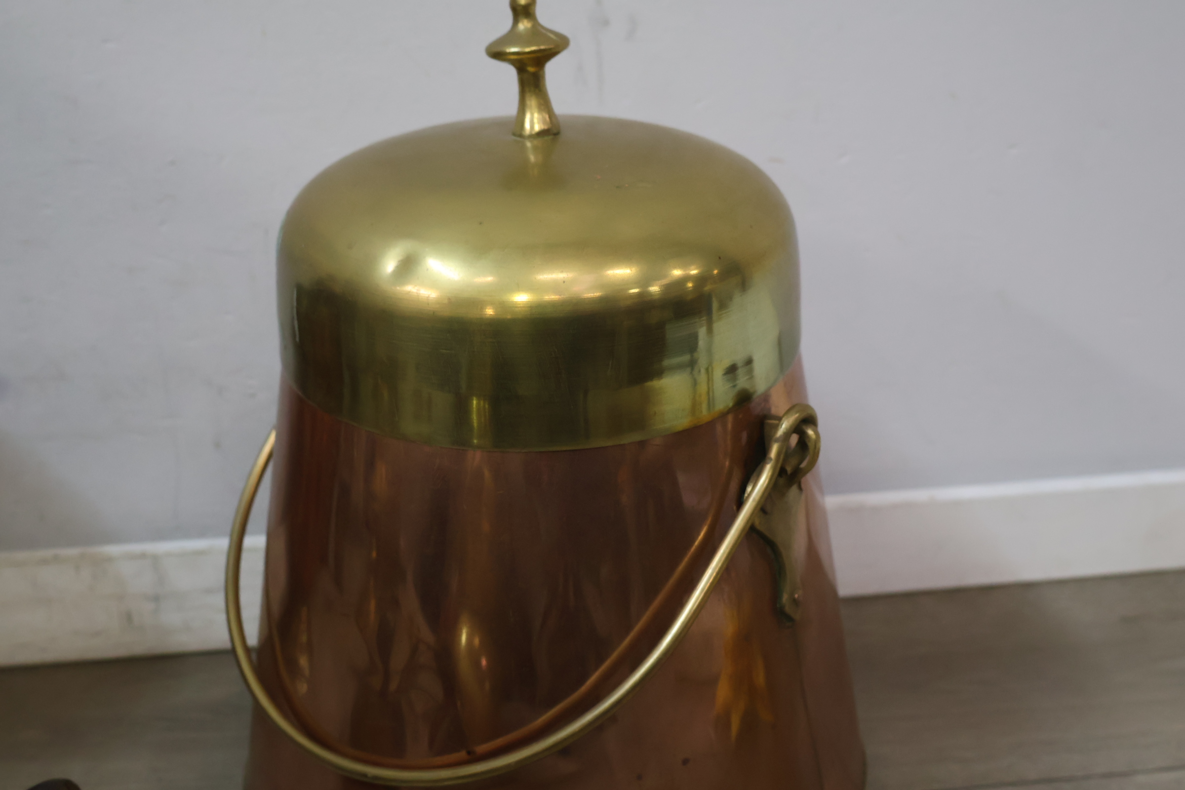 Set koperen en messing decoratieve voorwerpen – foto 18 – kavel bij GSD Auctions, Zoeterwoude