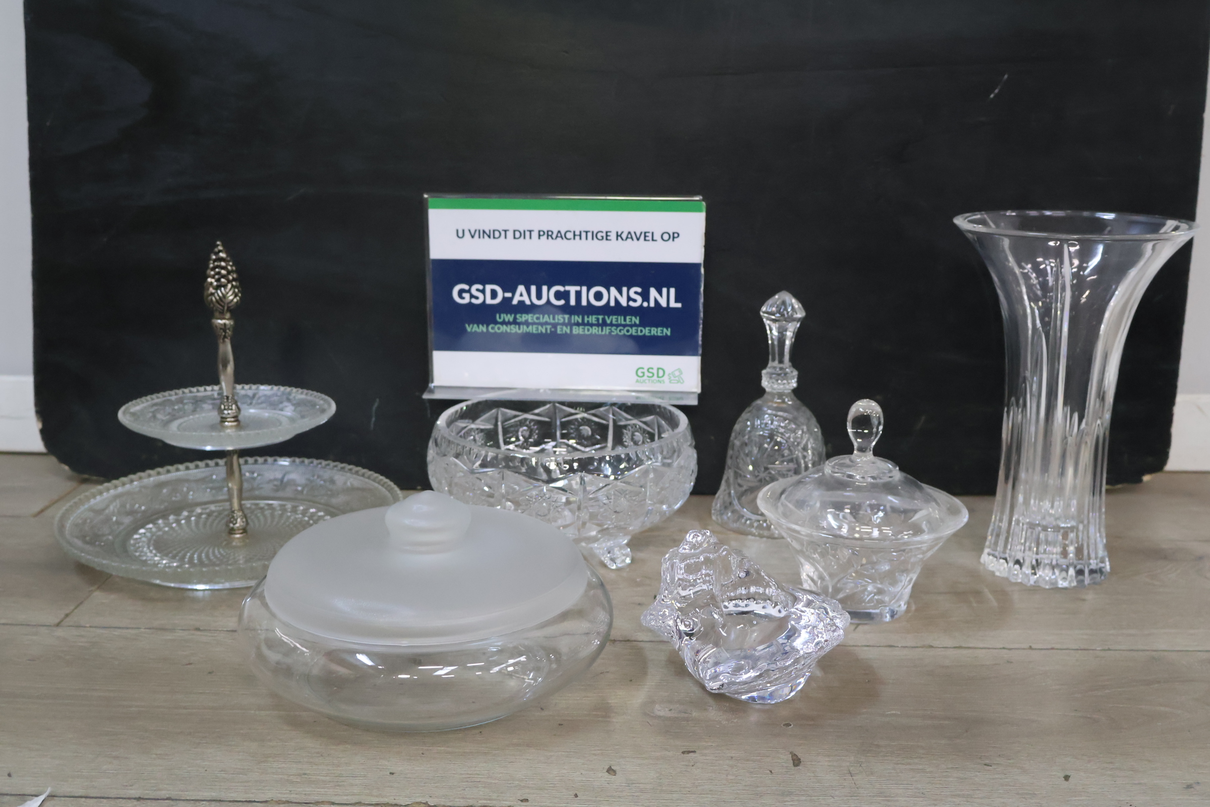 Set diverse Kristallen Vazen en Schalen – foto 2 – kavel bij GSD Auctions, Zoeterwoude
