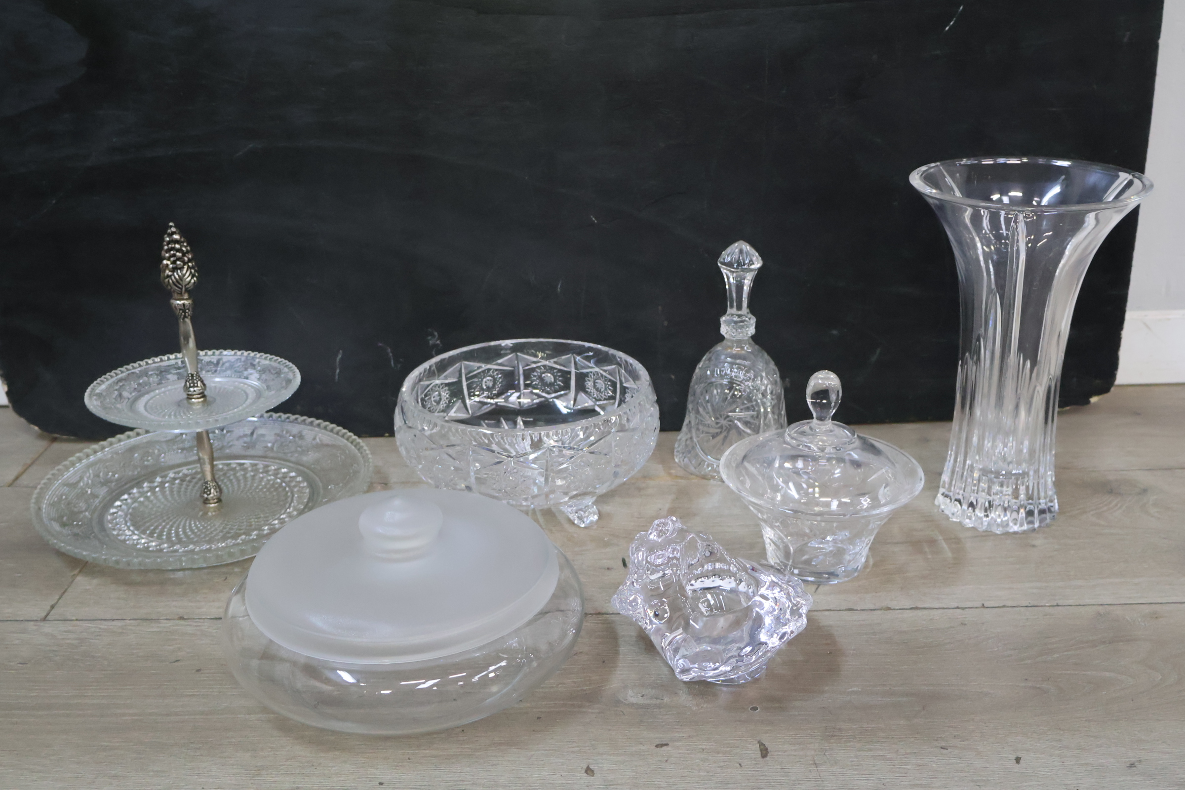 Set diverse Kristallen Vazen en Schalen – foto 3 – kavel bij GSD Auctions, Zoeterwoude