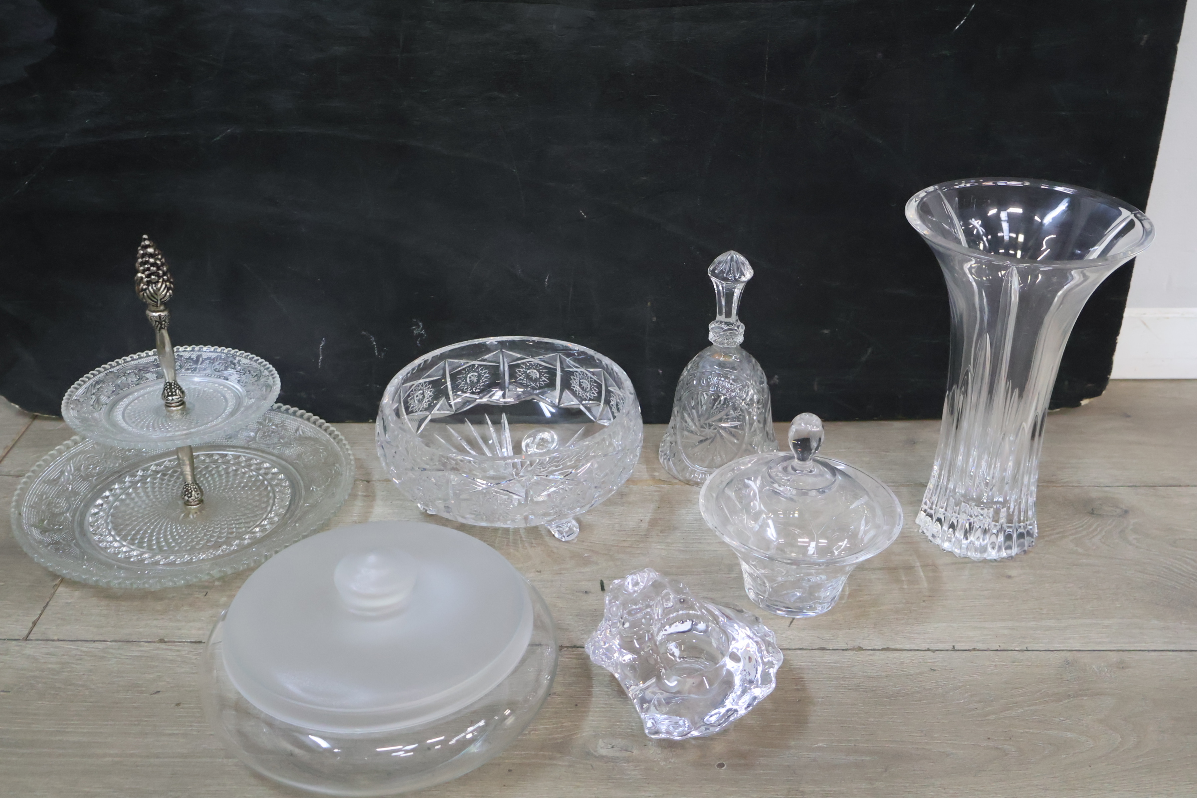 Set diverse Kristallen Vazen en Schalen – foto 6 – kavel bij GSD Auctions, Zoeterwoude
