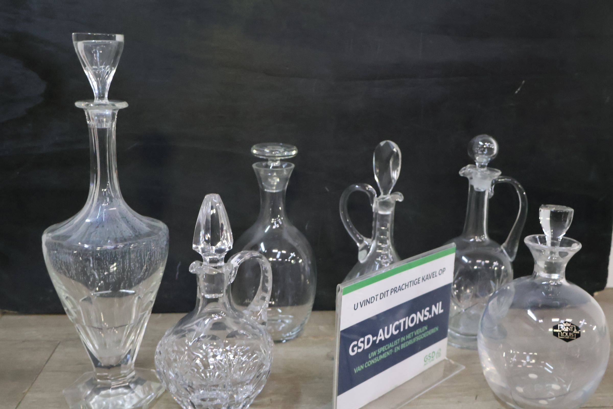 Set kristallen karaffen met verschillende modelvormen – foto 2 – kavel bij GSD Auctions, Zoeterwoude