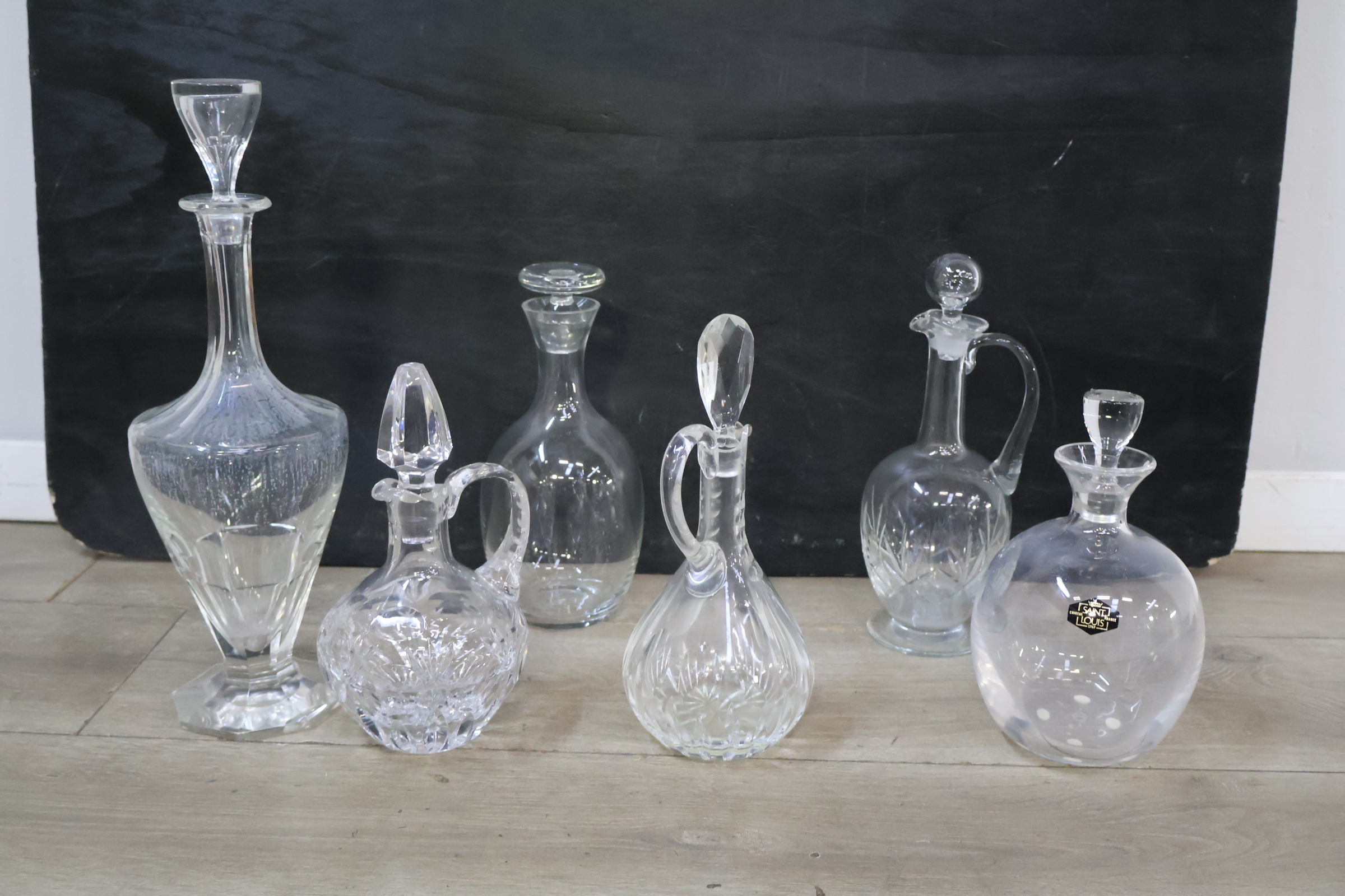 Set kristallen karaffen met verschillende modelvormen – foto 6 – kavel bij GSD Auctions, Zoeterwoude