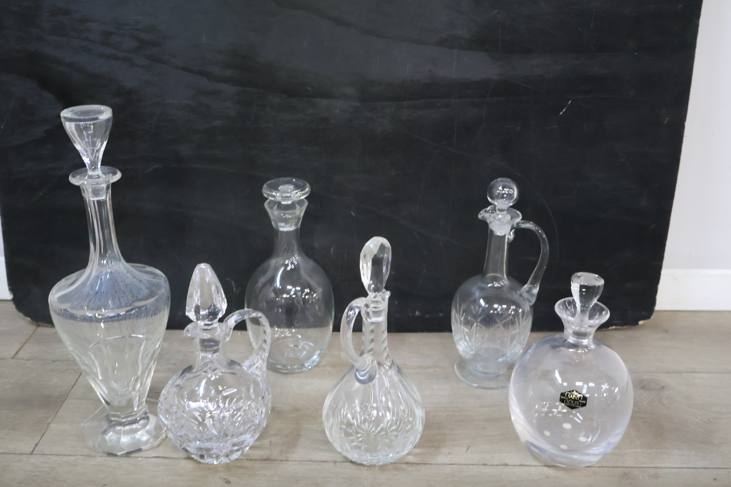 Set kristallen karaffen met verschillende modelvormen – foto 7 – kavel bij GSD Auctions, Zoeterwoude