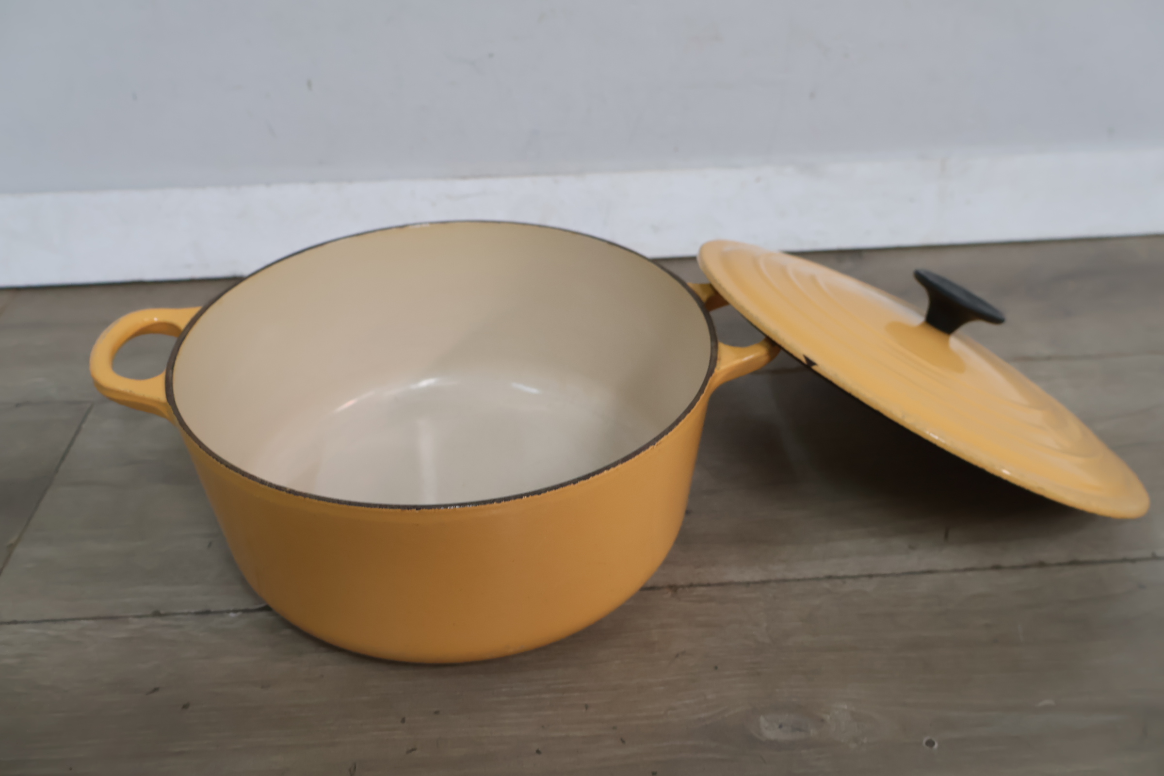Le creuset Gietijzeren Pan – foto 13 – kavel bij GSD Auctions, Zoeterwoude