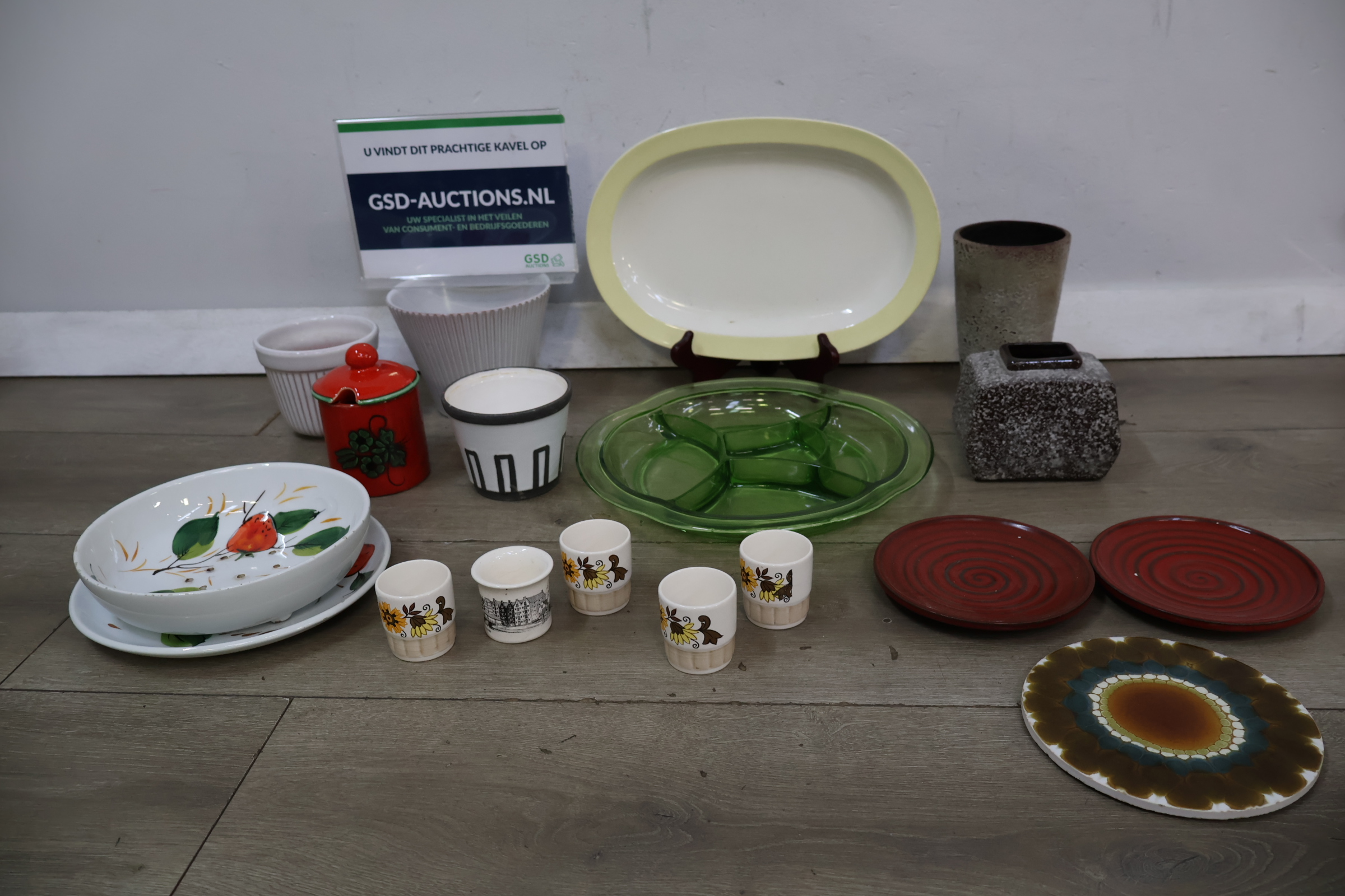 Diverse servies en decoratieve schalen – foto 2 – kavel bij GSD Auctions, Zoeterwoude