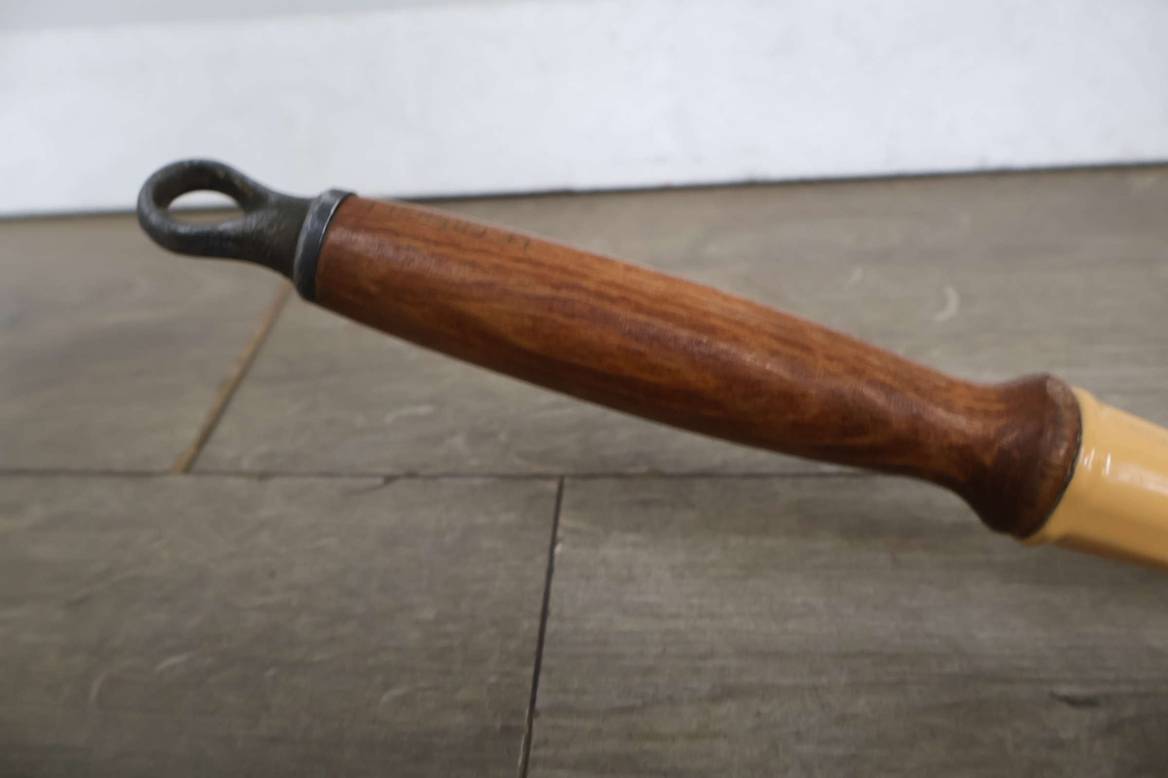 Koekenpan met houten handvat le creuset – foto 5 – kavel bij GSD Auctions, Zoeterwoude