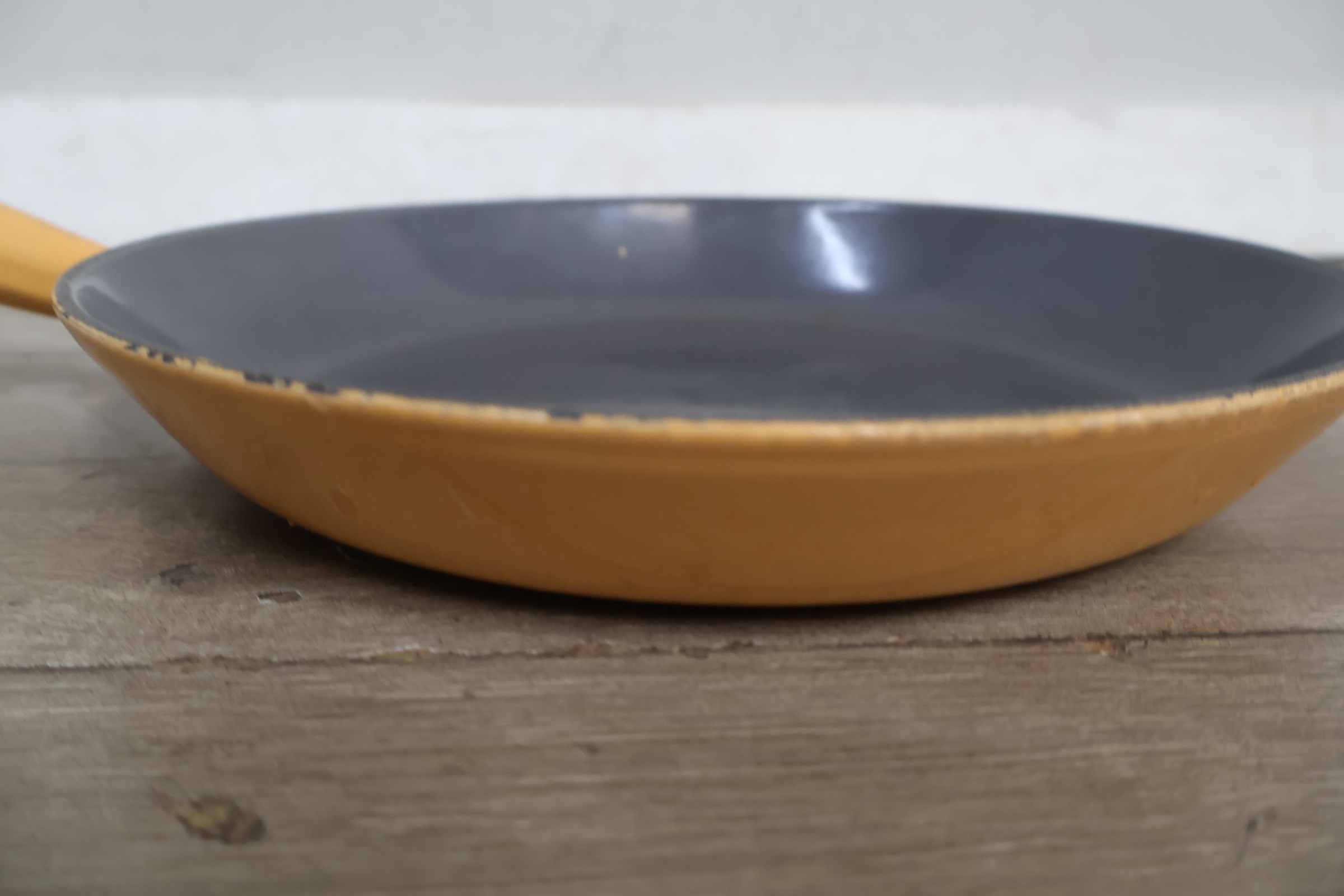 Koekenpan met houten handvat le creuset – foto 7 – kavel bij GSD Auctions, Zoeterwoude