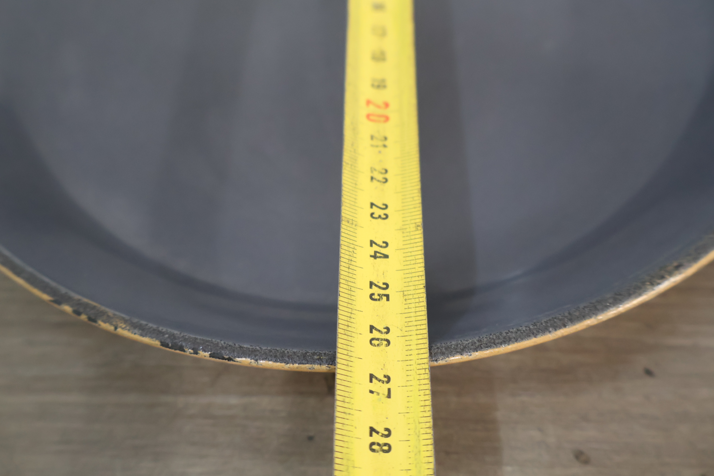 Koekenpan met houten handvat le creuset – foto 13 – kavel bij GSD Auctions, Zoeterwoude