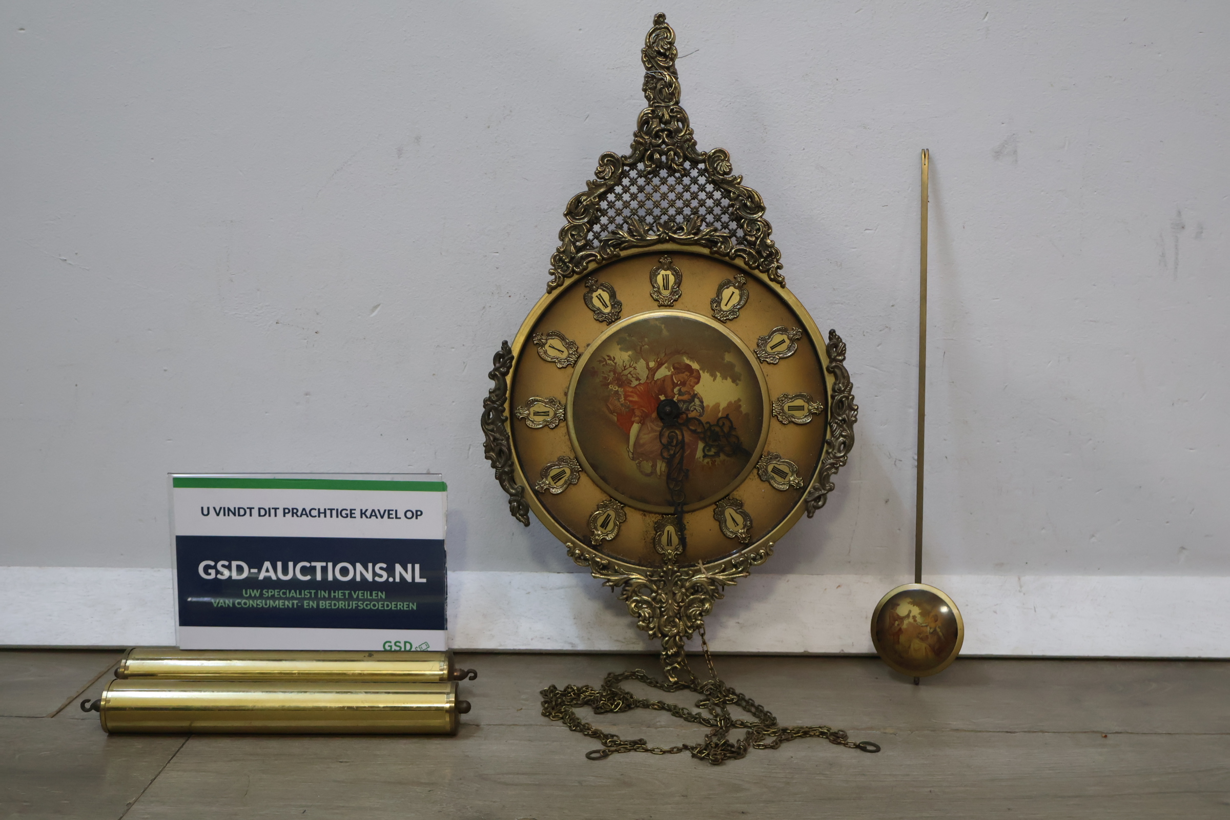Vintage sierlijke wandklok met pendel en gewichten – foto 2 – kavel bij GSD Auctions, Zoeterwoude
