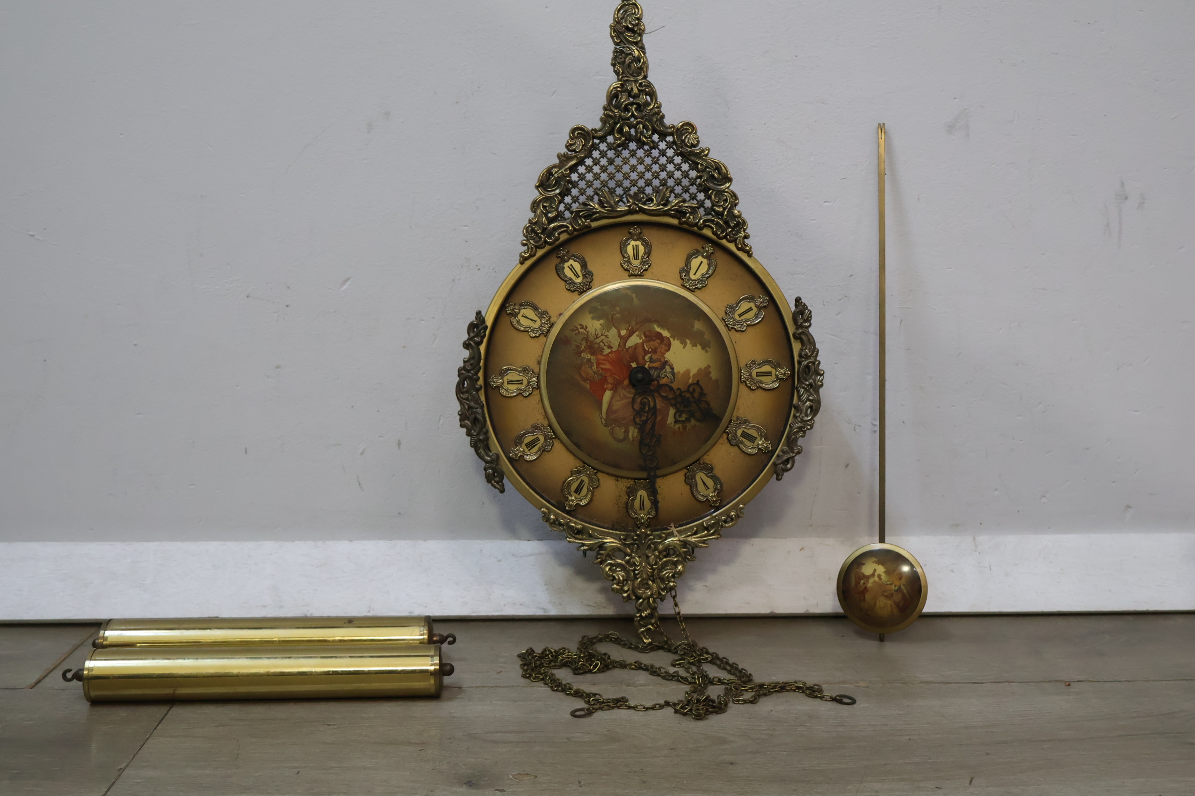 Vintage sierlijke wandklok met pendel en gewichten – foto 4 – kavel bij GSD Auctions, Zoeterwoude