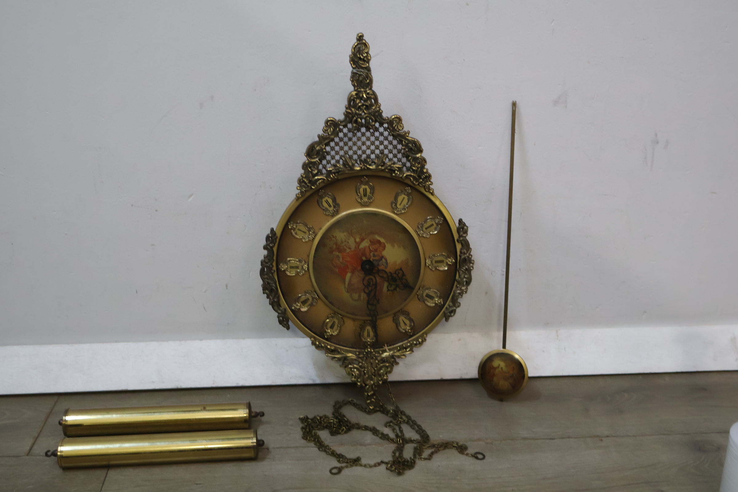Vintage sierlijke wandklok met pendel en gewichten – foto 5 – kavel bij GSD Auctions, Zoeterwoude