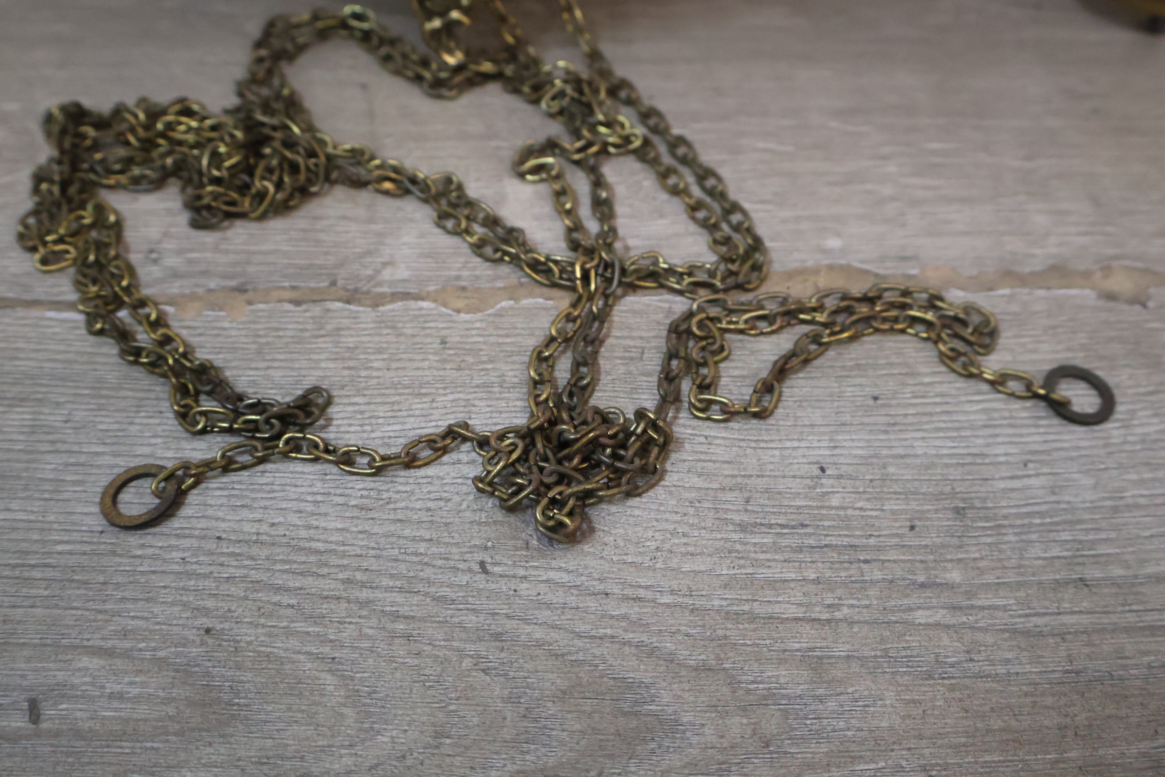 Vintage sierlijke wandklok met pendel en gewichten – foto 7 – kavel bij GSD Auctions, Zoeterwoude