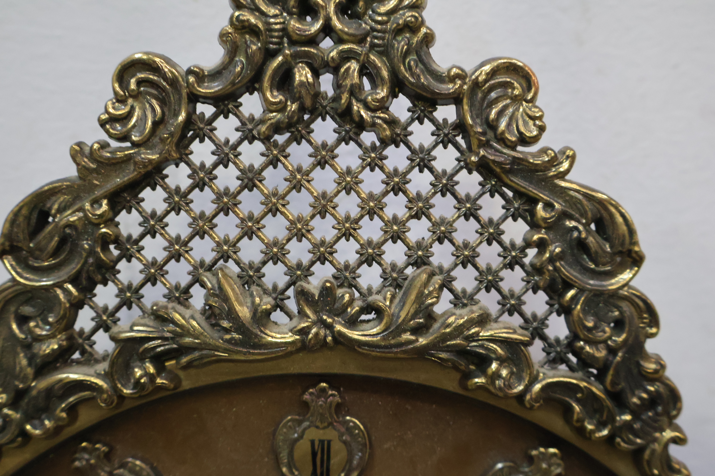 Vintage sierlijke wandklok met pendel en gewichten – foto 11 – kavel bij GSD Auctions, Zoeterwoude