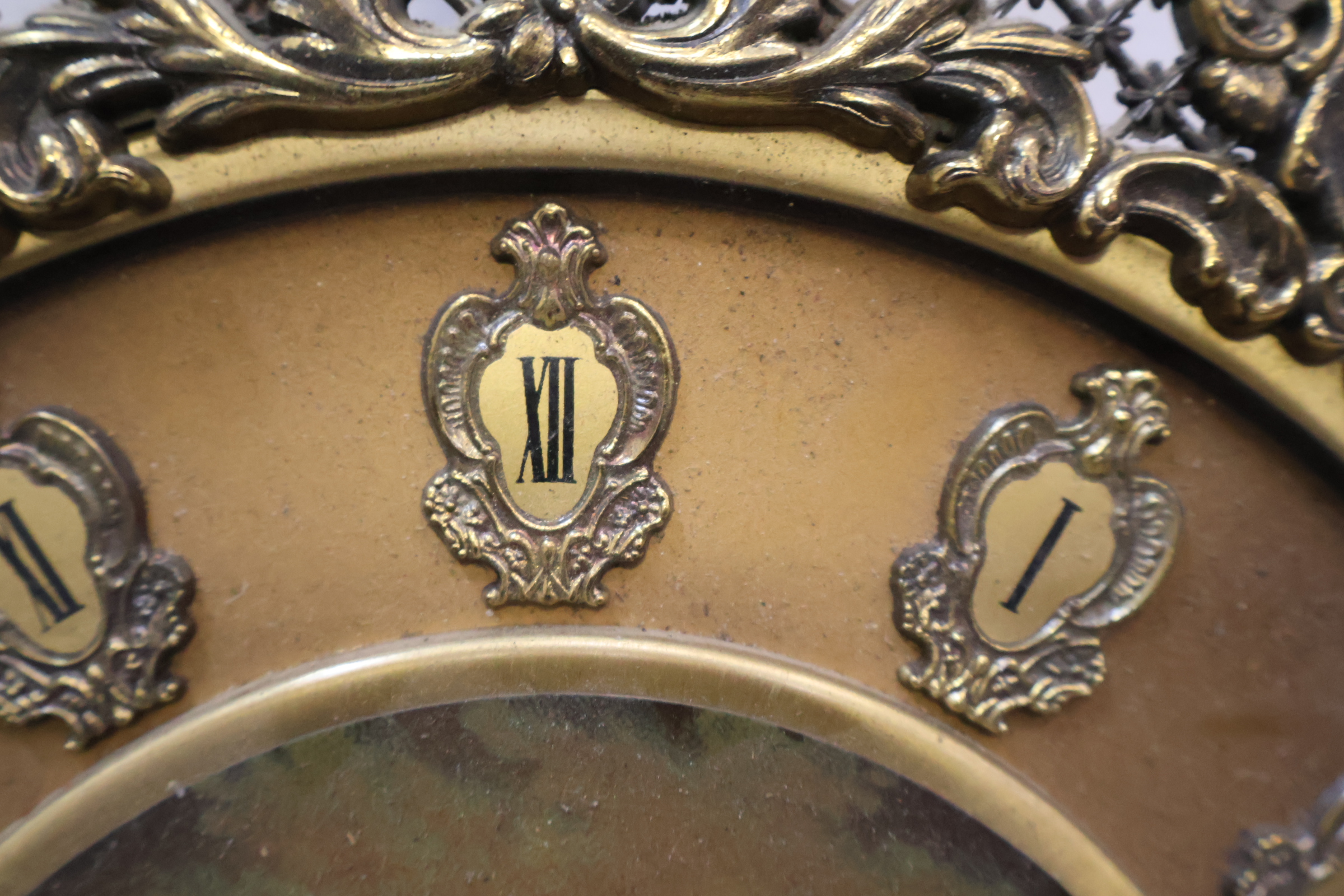 Vintage sierlijke wandklok met pendel en gewichten – foto 14 – kavel bij GSD Auctions, Zoeterwoude