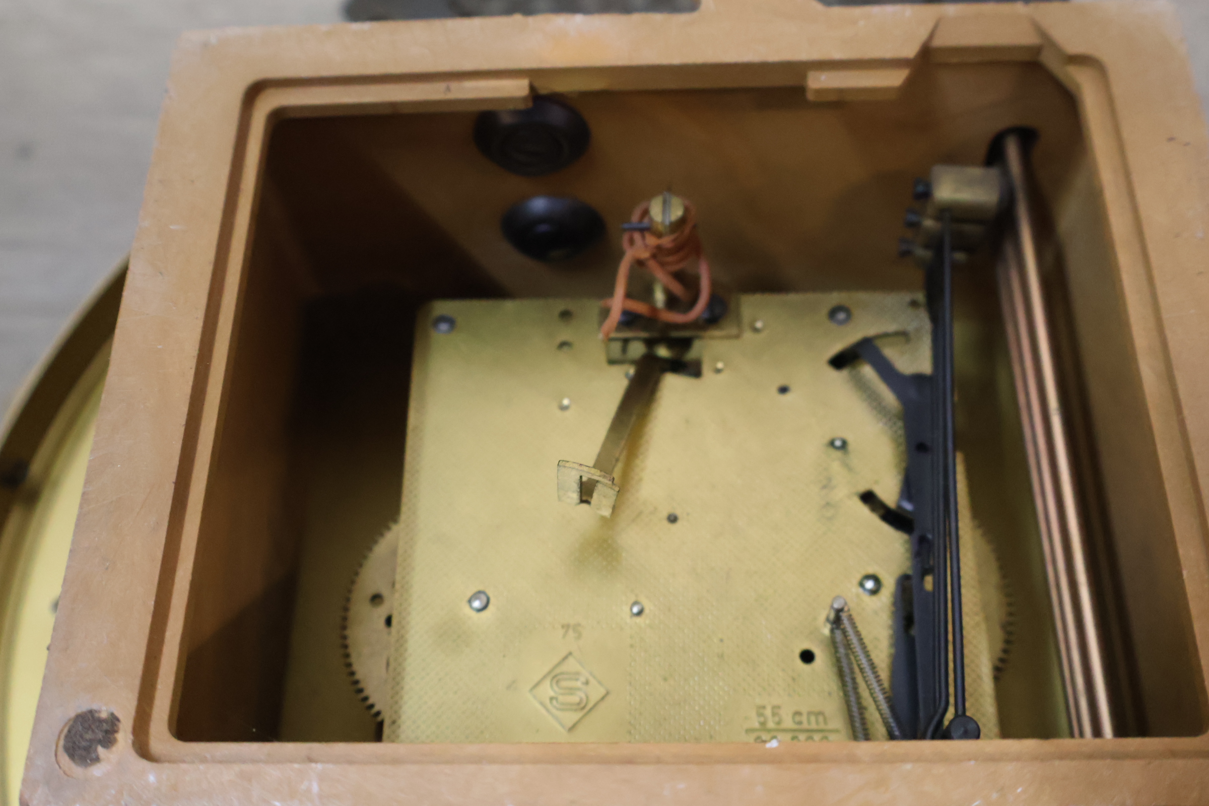 Vintage sierlijke wandklok met pendel en gewichten – foto 20 – kavel bij GSD Auctions, Zoeterwoude