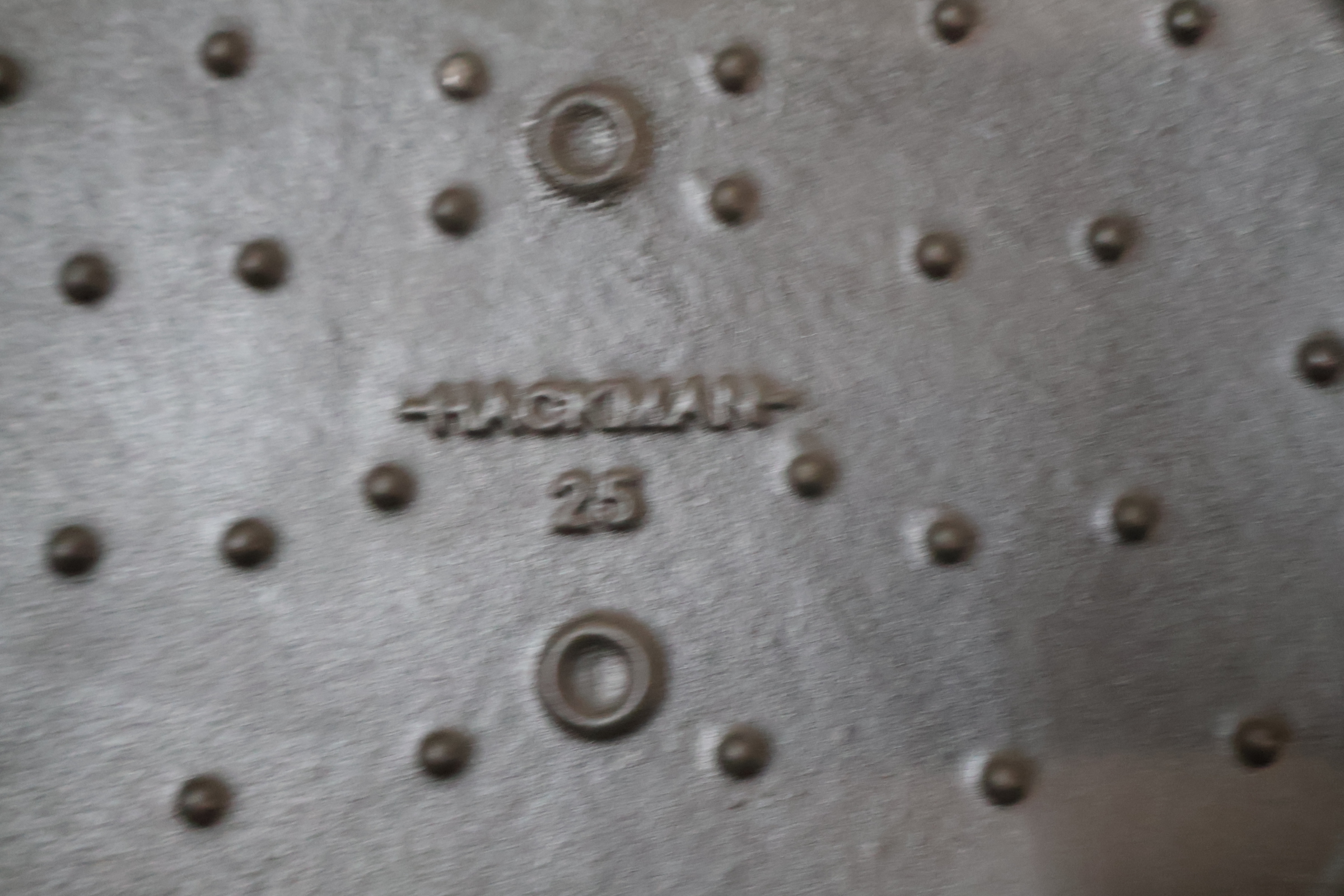 Rode gietijzeren braadpan met deksel – foto 13 – kavel bij GSD Auctions, Zoeterwoude