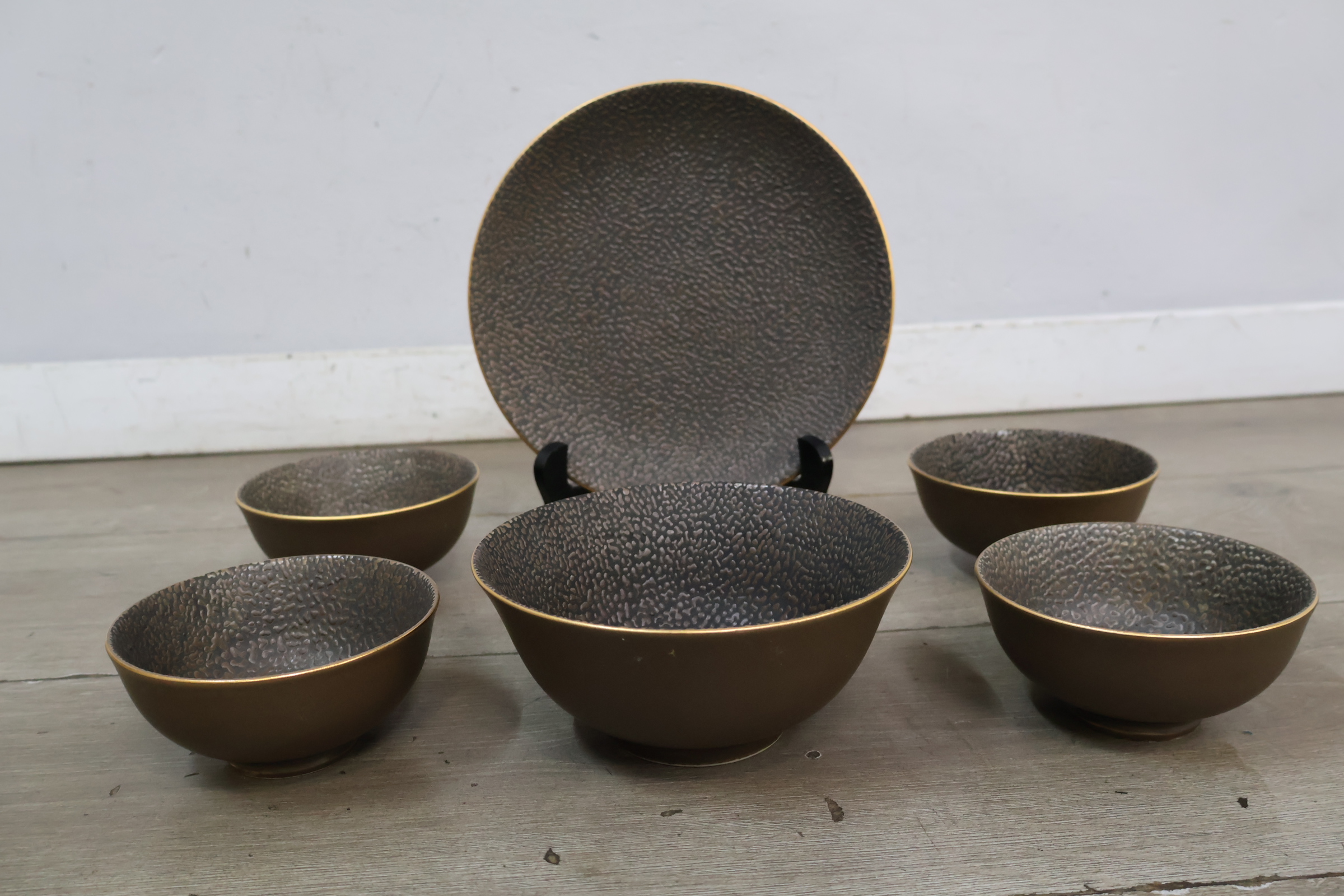 Donkergroen metalen kommetjes en bord set – foto 4 – kavel bij GSD Auctions, Zoeterwoude