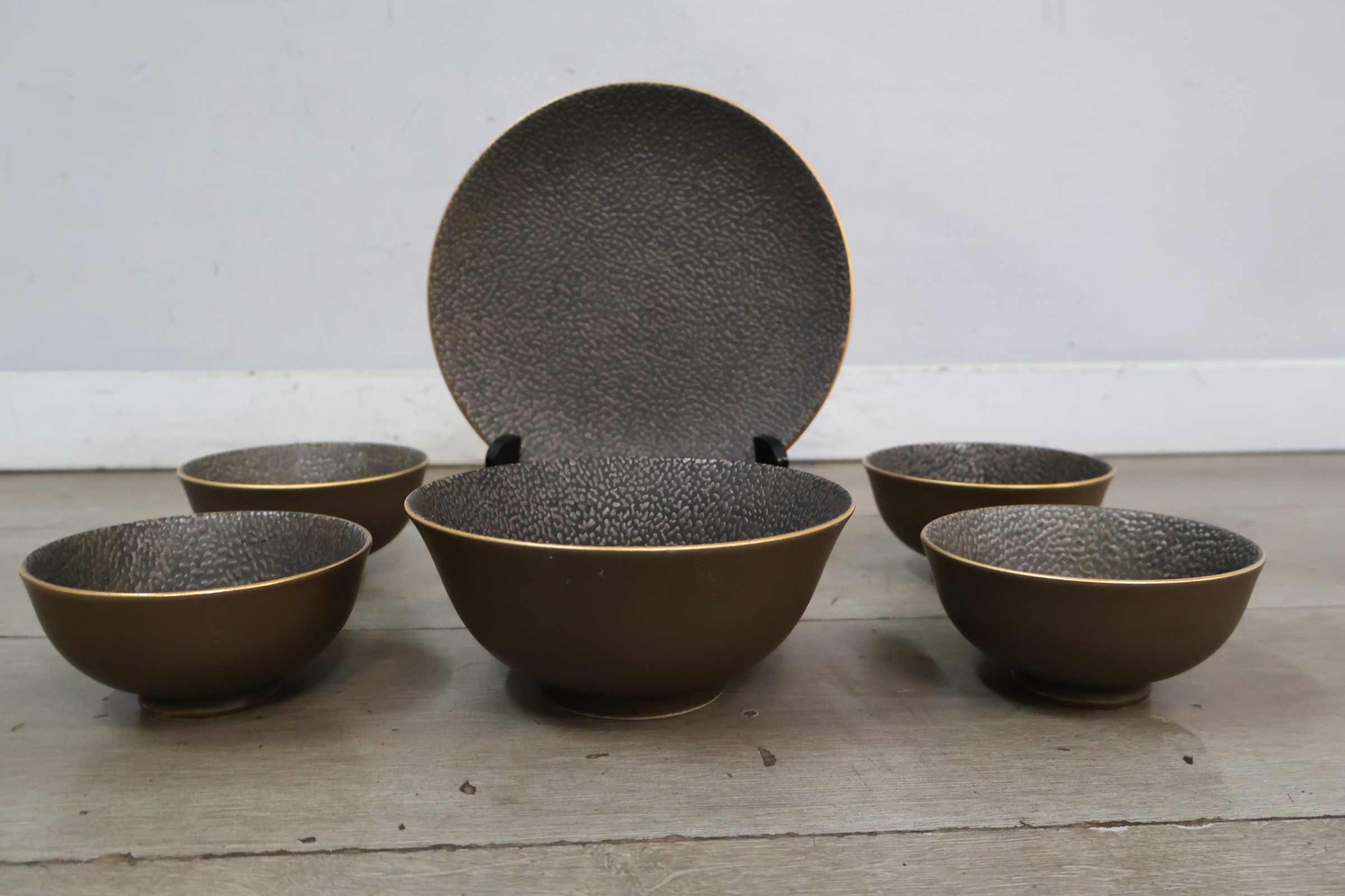 Donkergroen metalen kommetjes en bord set – foto 5 – kavel bij GSD Auctions, Zoeterwoude